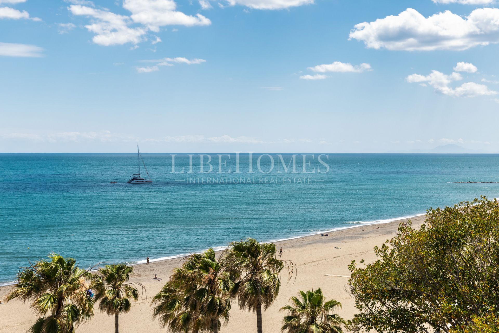 Apartment on Estepona's seafront promenade, with direct sea views