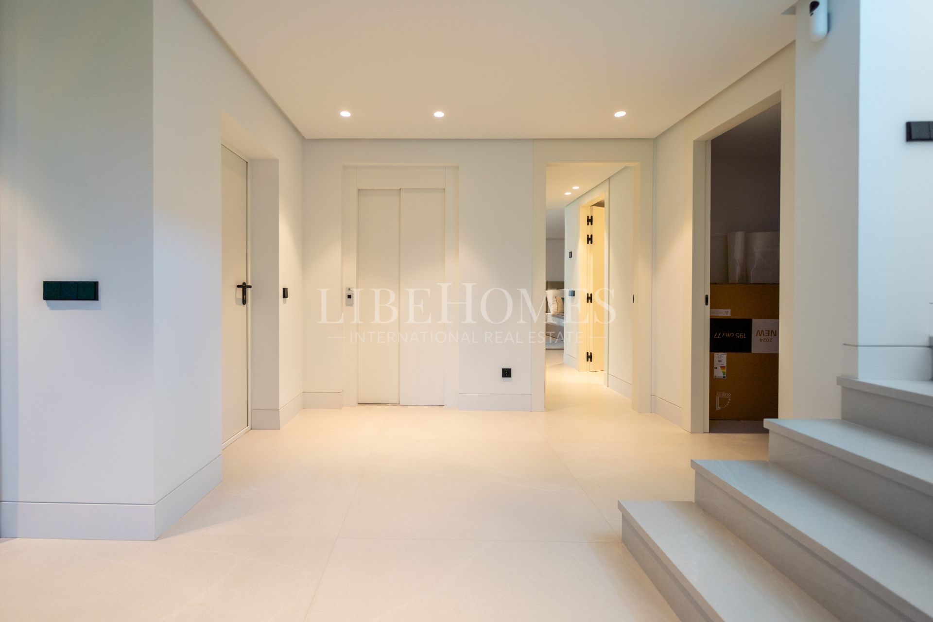 Brand-new modern villa, panoramic golf views, Nueva Andalucía, Marbella