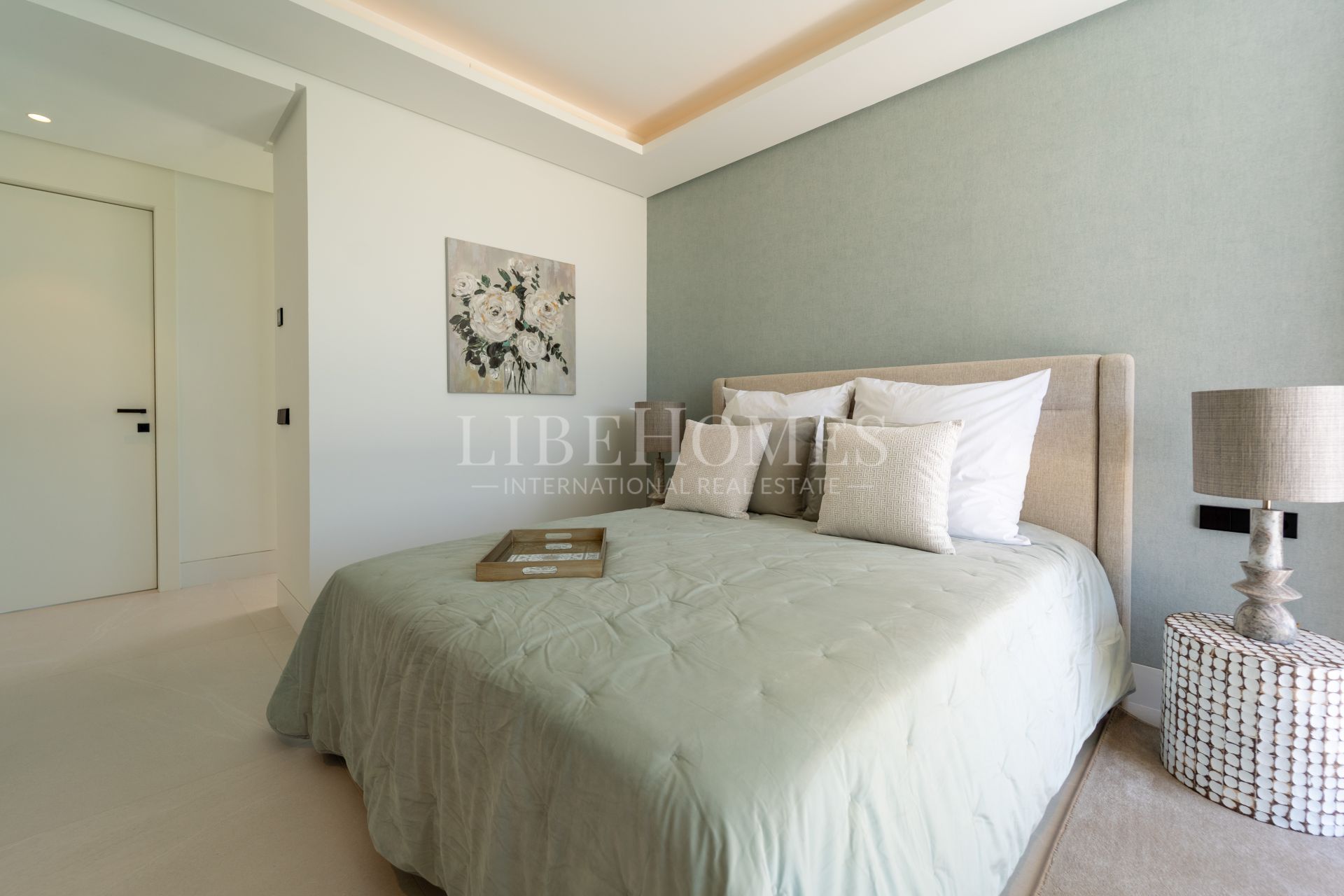 Brand-new modern villa, panoramic golf views, Nueva Andalucía, Marbella