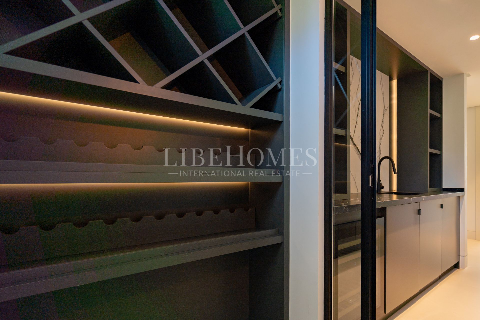 Brand-new modern villa, panoramic golf views, Nueva Andalucía, Marbella