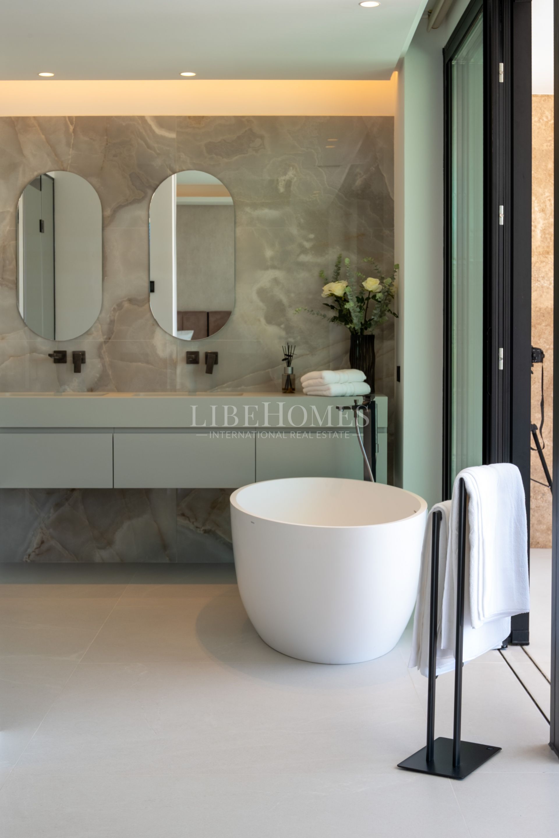 Brand-new modern villa, panoramic golf views, Nueva Andalucía, Marbella