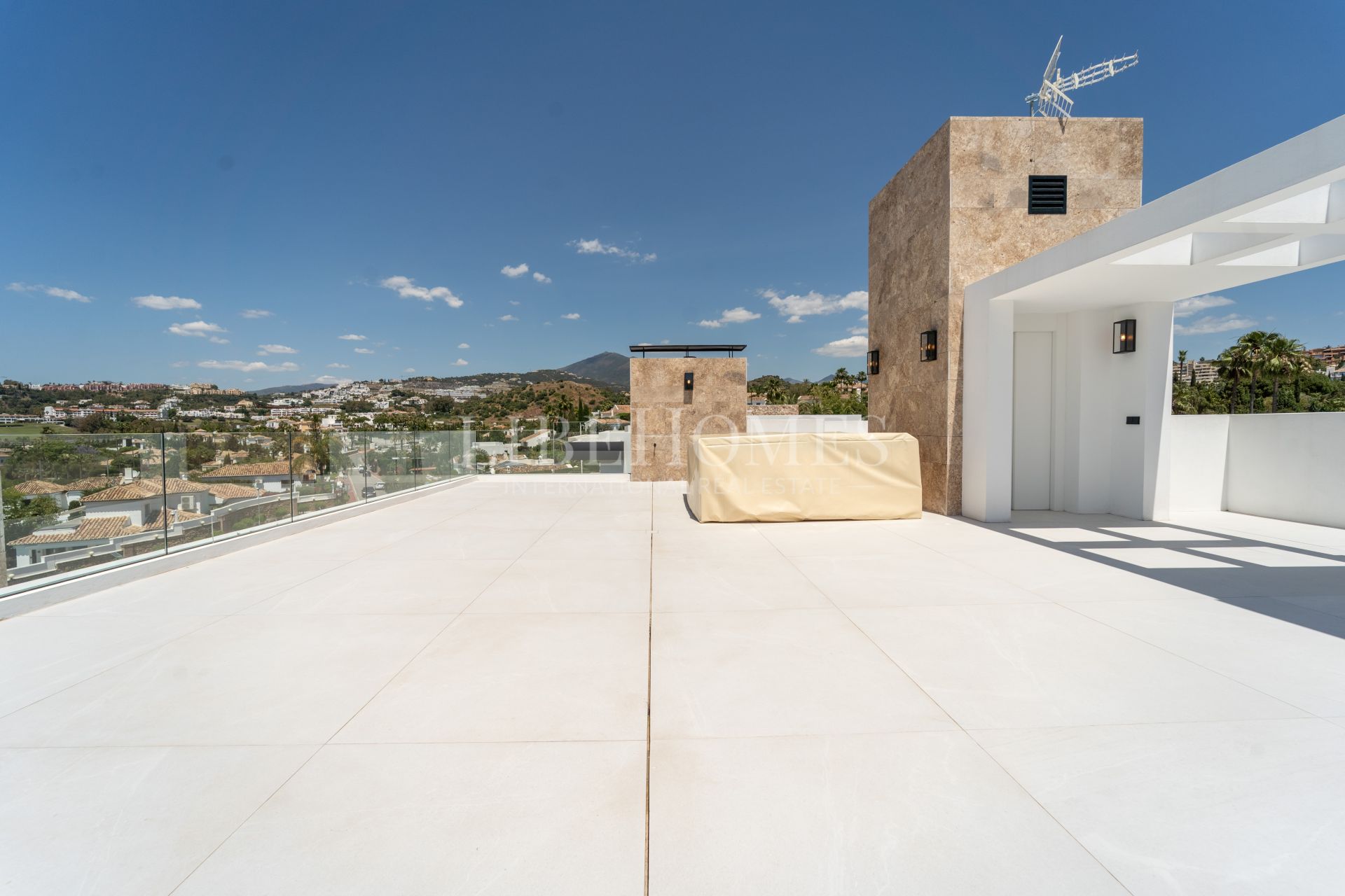 Brand-new modern villa, panoramic golf views, Nueva Andalucía, Marbella