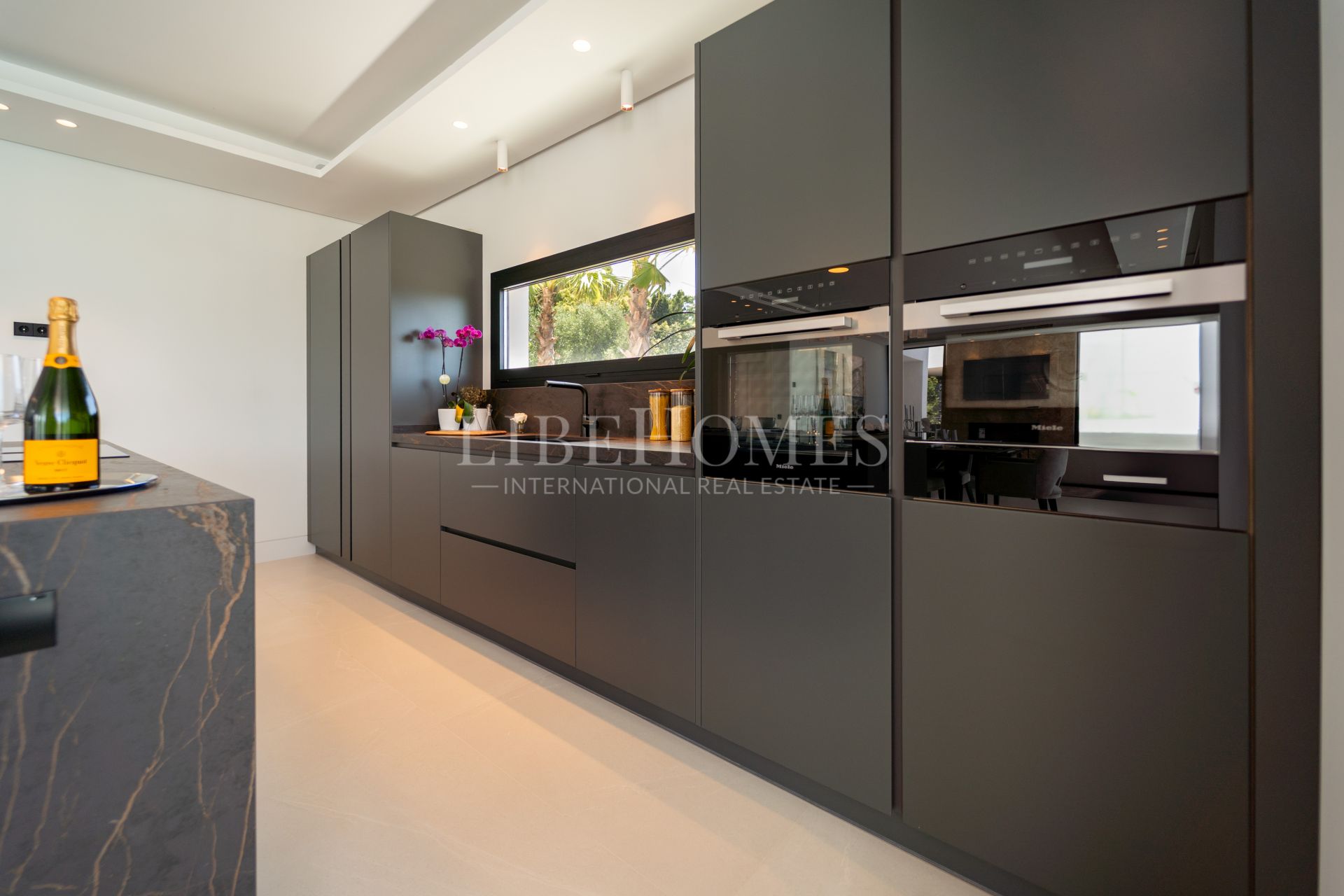 Brand-new modern villa, panoramic golf views, Nueva Andalucía, Marbella