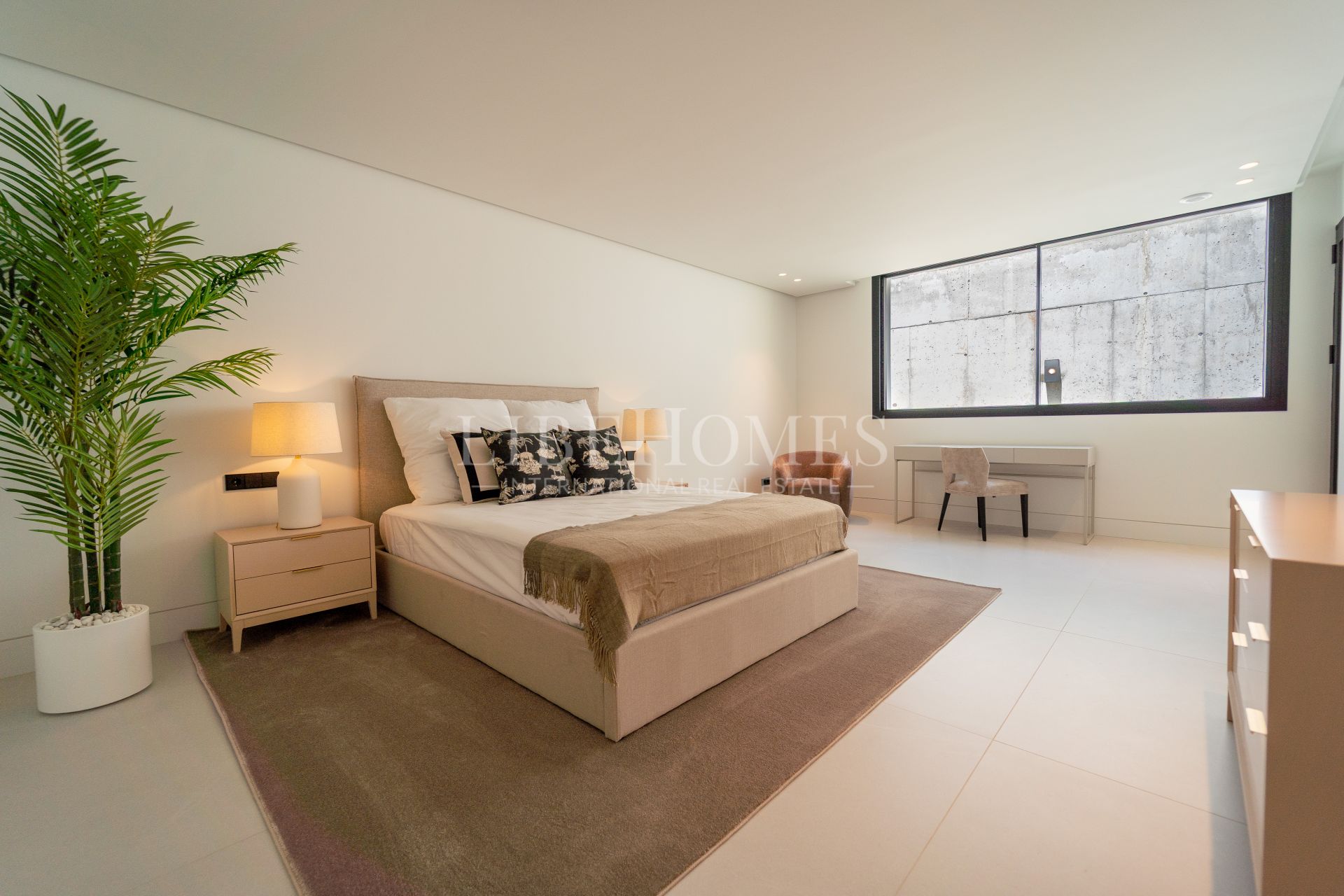 Brand-new modern villa, panoramic golf views, Nueva Andalucía, Marbella