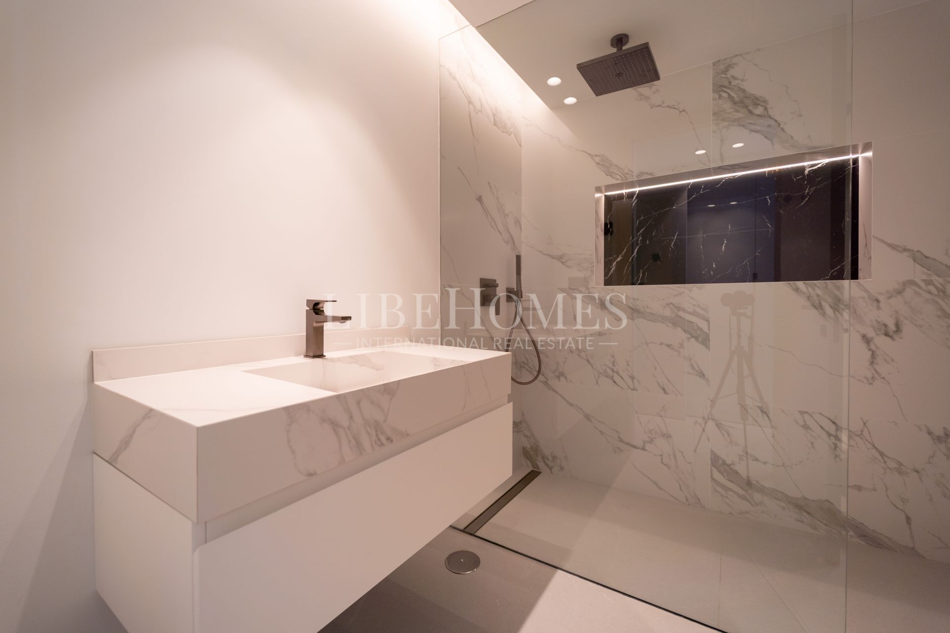 Brand-new modern villa, panoramic golf views, Nueva Andalucía, Marbella