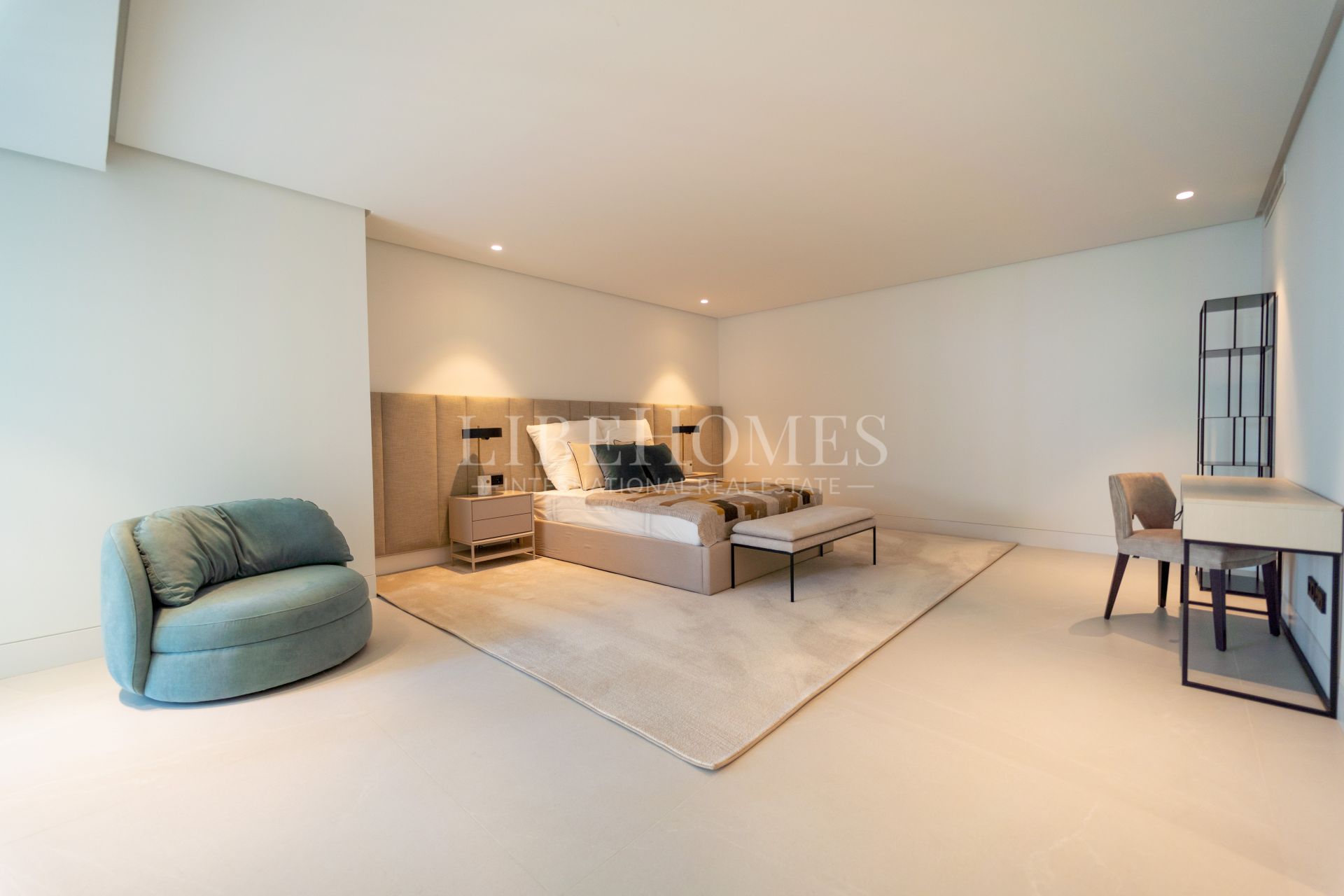 Brand-new modern villa, panoramic golf views, Nueva Andalucía, Marbella