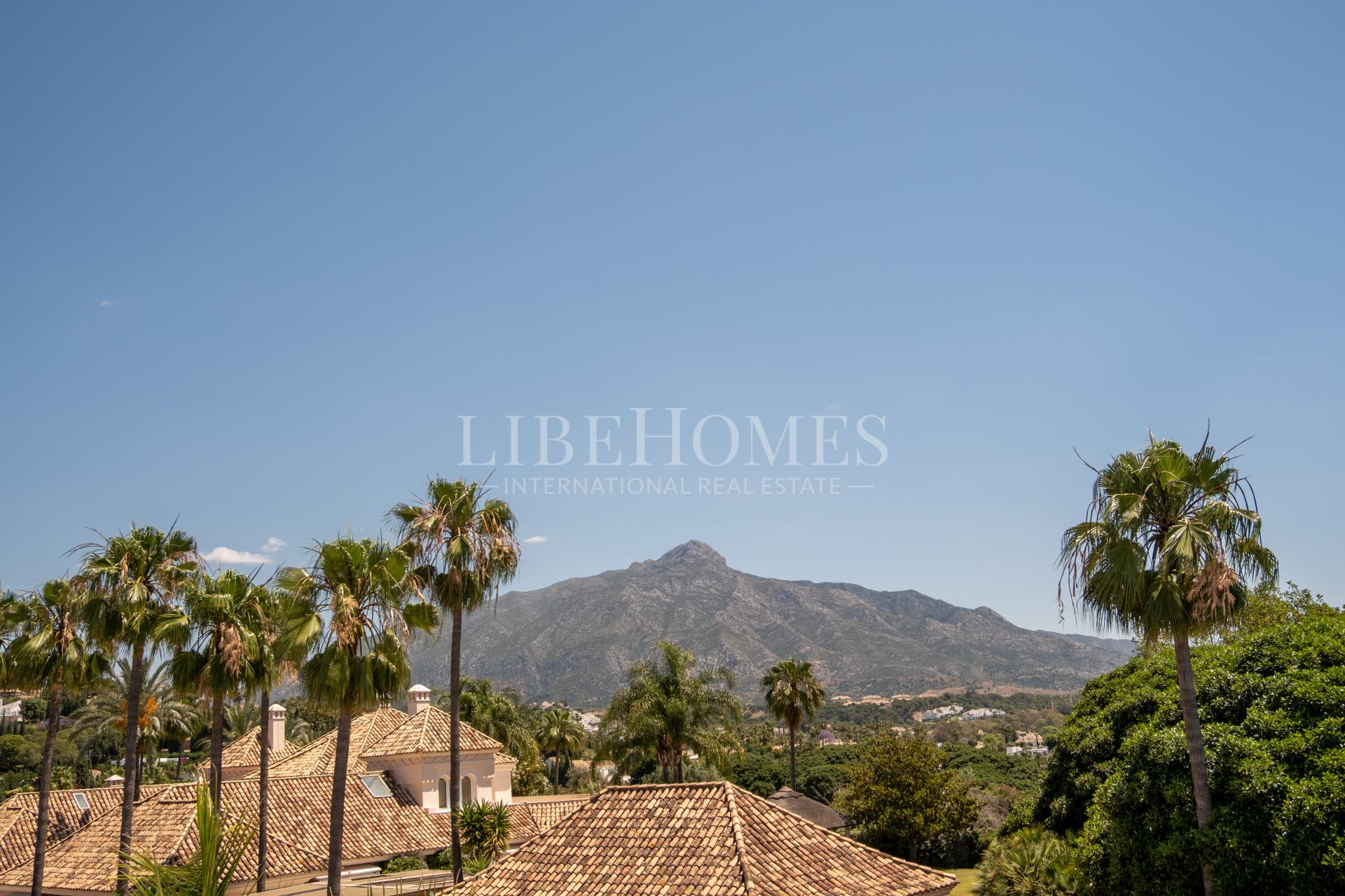 Brand-new modern villa, panoramic golf views, Nueva Andalucía, Marbella