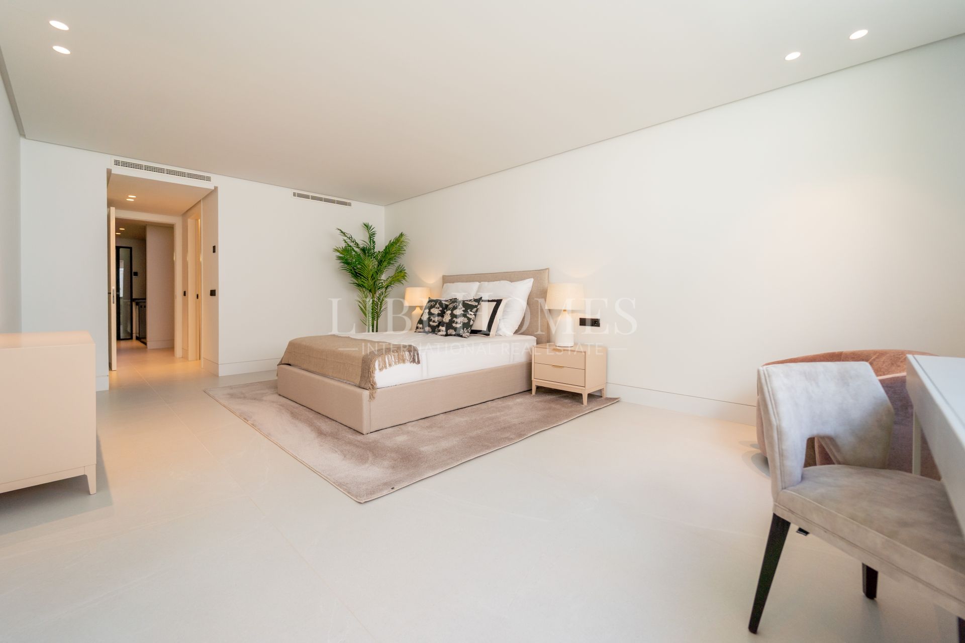 Brand-new modern villa, panoramic golf views, Nueva Andalucía, Marbella