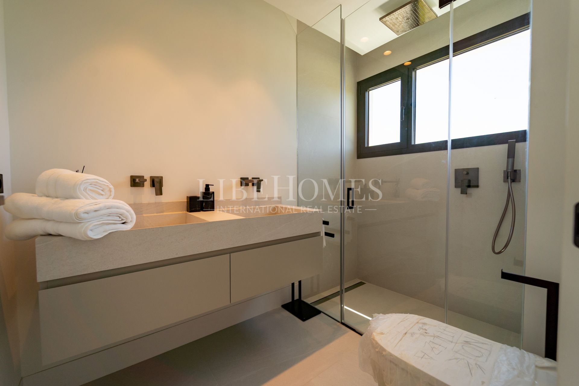 Brand-new modern villa, panoramic golf views, Nueva Andalucía, Marbella