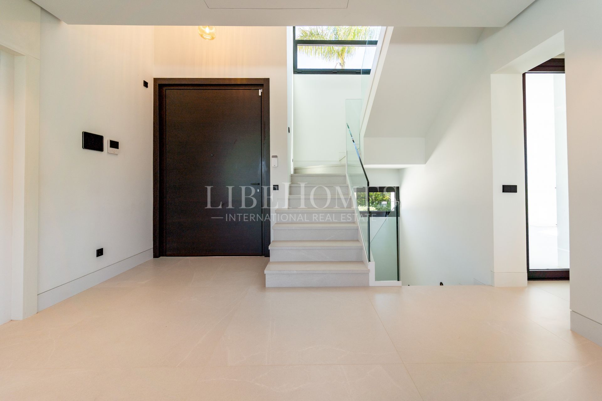 Brand-new modern villa, panoramic golf views, Nueva Andalucía, Marbella