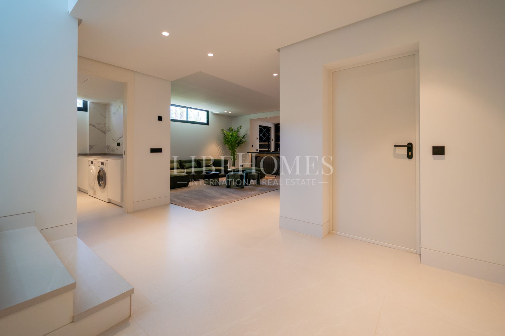 Brand-new modern villa, panoramic golf views, Nueva Andalucía, Marbella