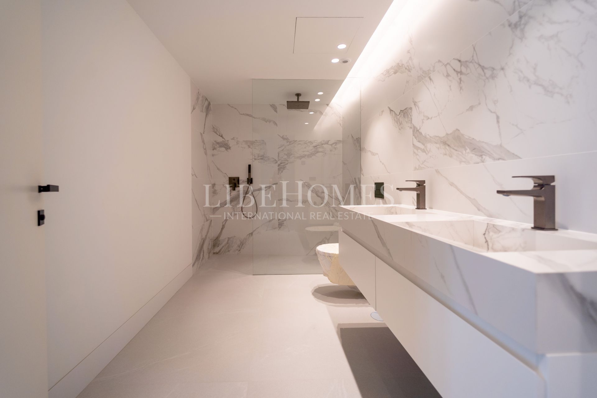 Brand-new modern villa, panoramic golf views, Nueva Andalucía, Marbella