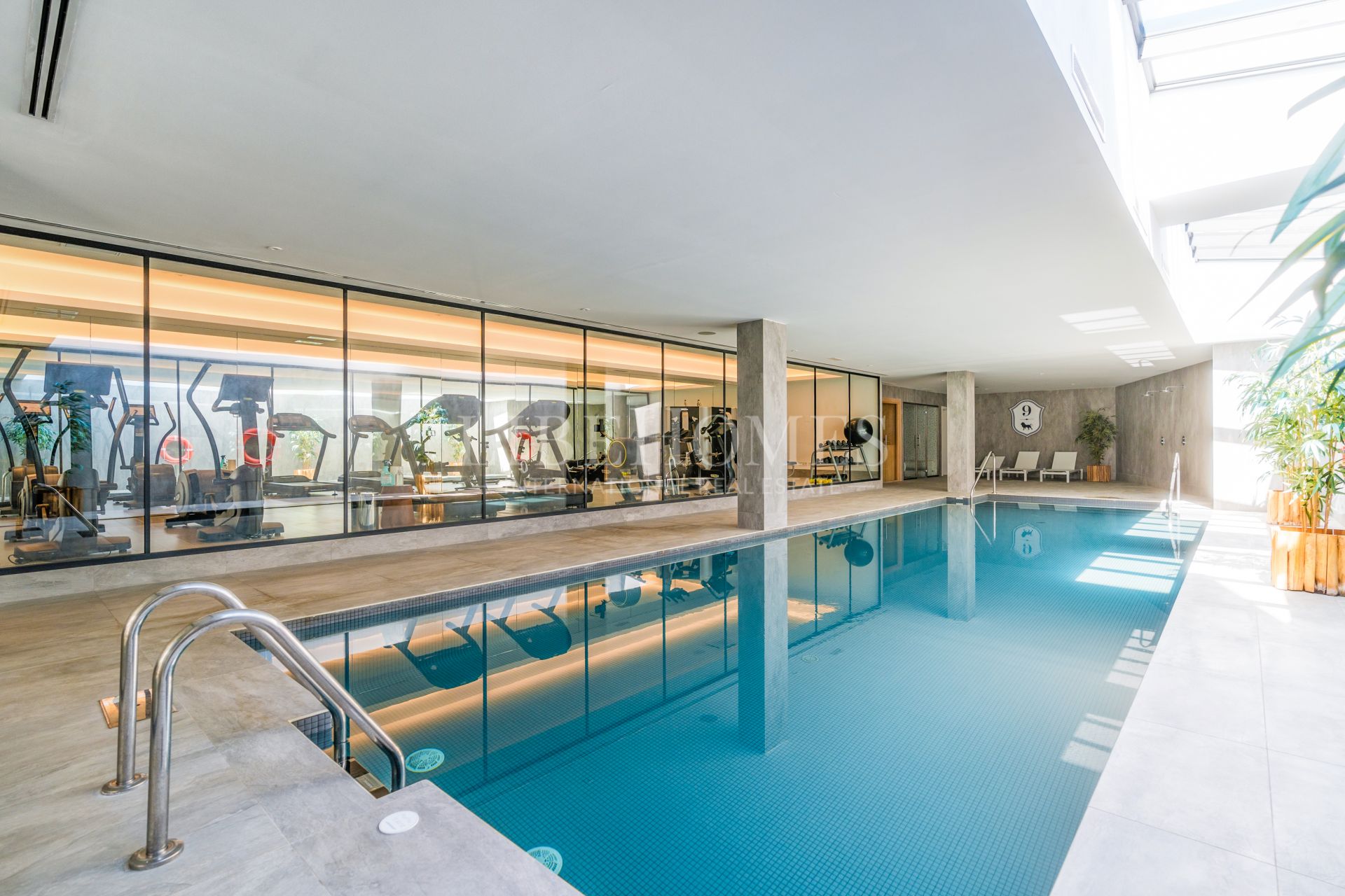 Stunning modern apartment for sale in Nueva Andalucía, Marbella