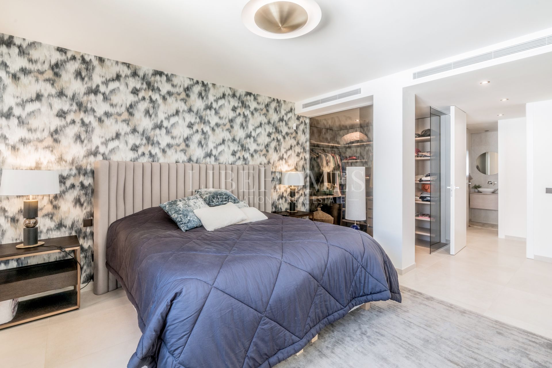 Stunning modern apartment for sale in Nueva Andalucía, Marbella