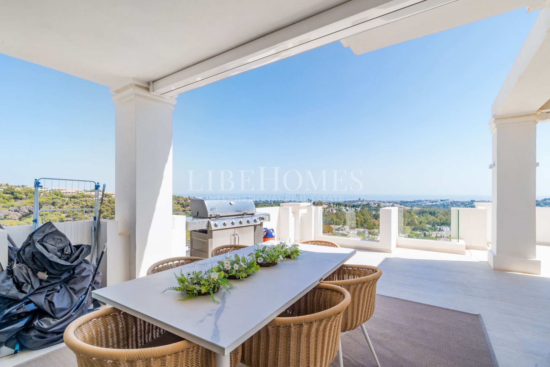 Stunning modern apartment for sale in Nueva Andalucía, Marbella