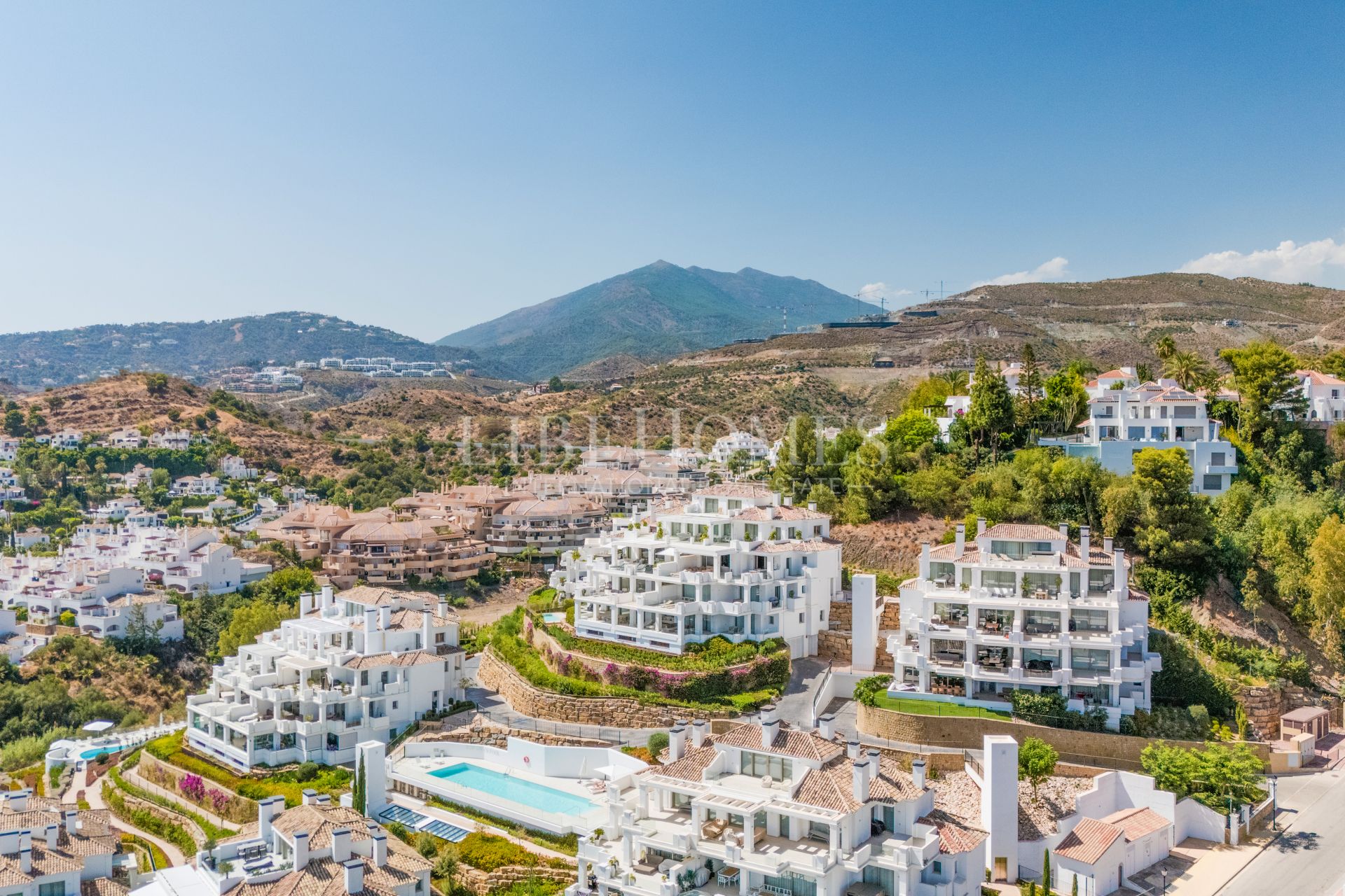 Stunning modern apartment for sale in Nueva Andalucía, Marbella