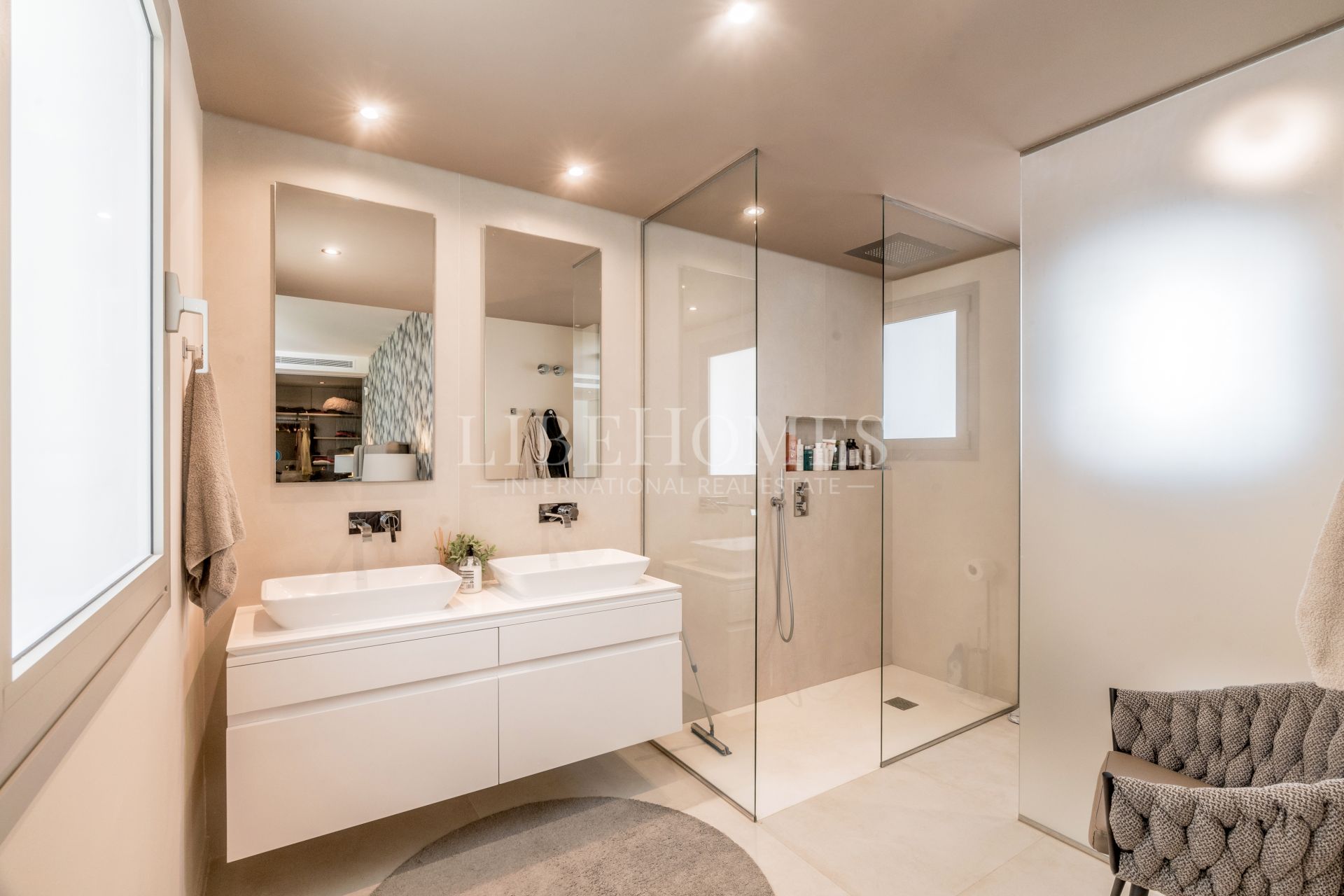 Stunning modern apartment for sale in Nueva Andalucía, Marbella