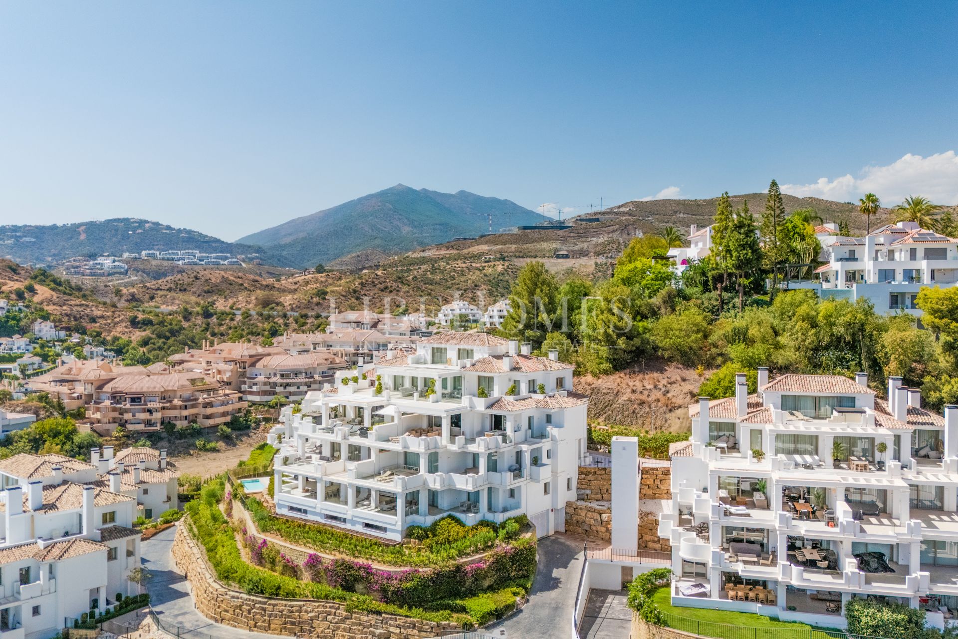 Stunning modern apartment for sale in Nueva Andalucía, Marbella
