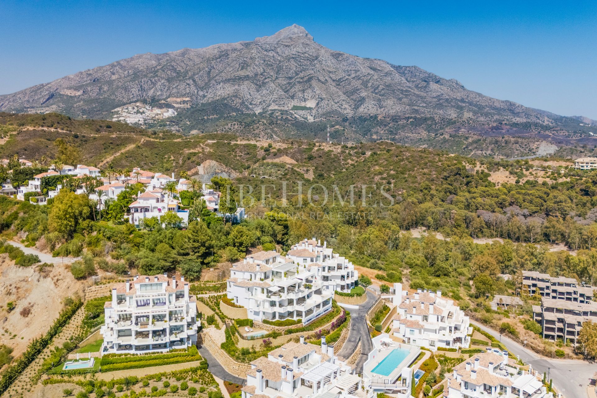 Stunning modern apartment for sale in Nueva Andalucía, Marbella