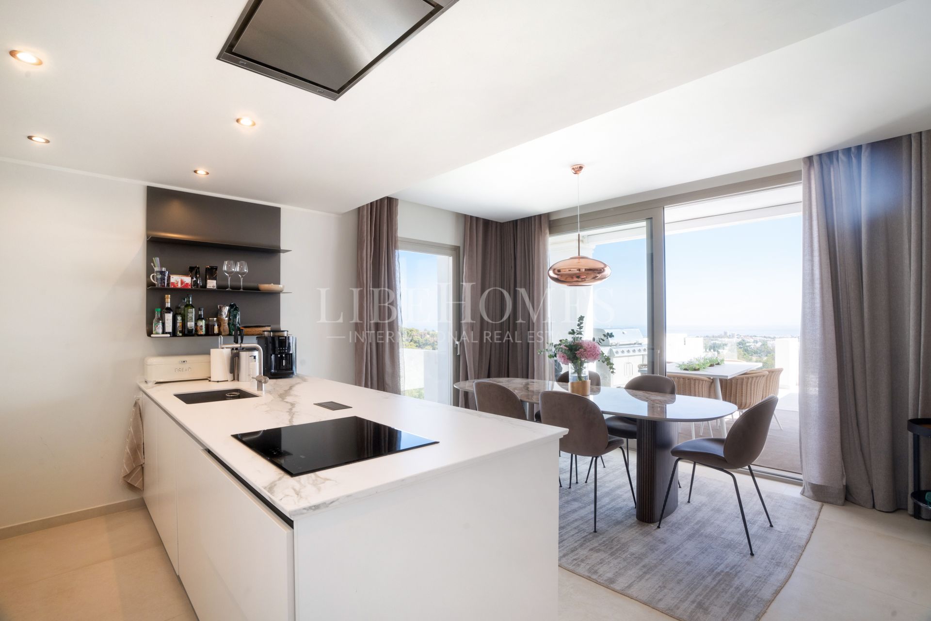 Stunning modern apartment for sale in Nueva Andalucía, Marbella