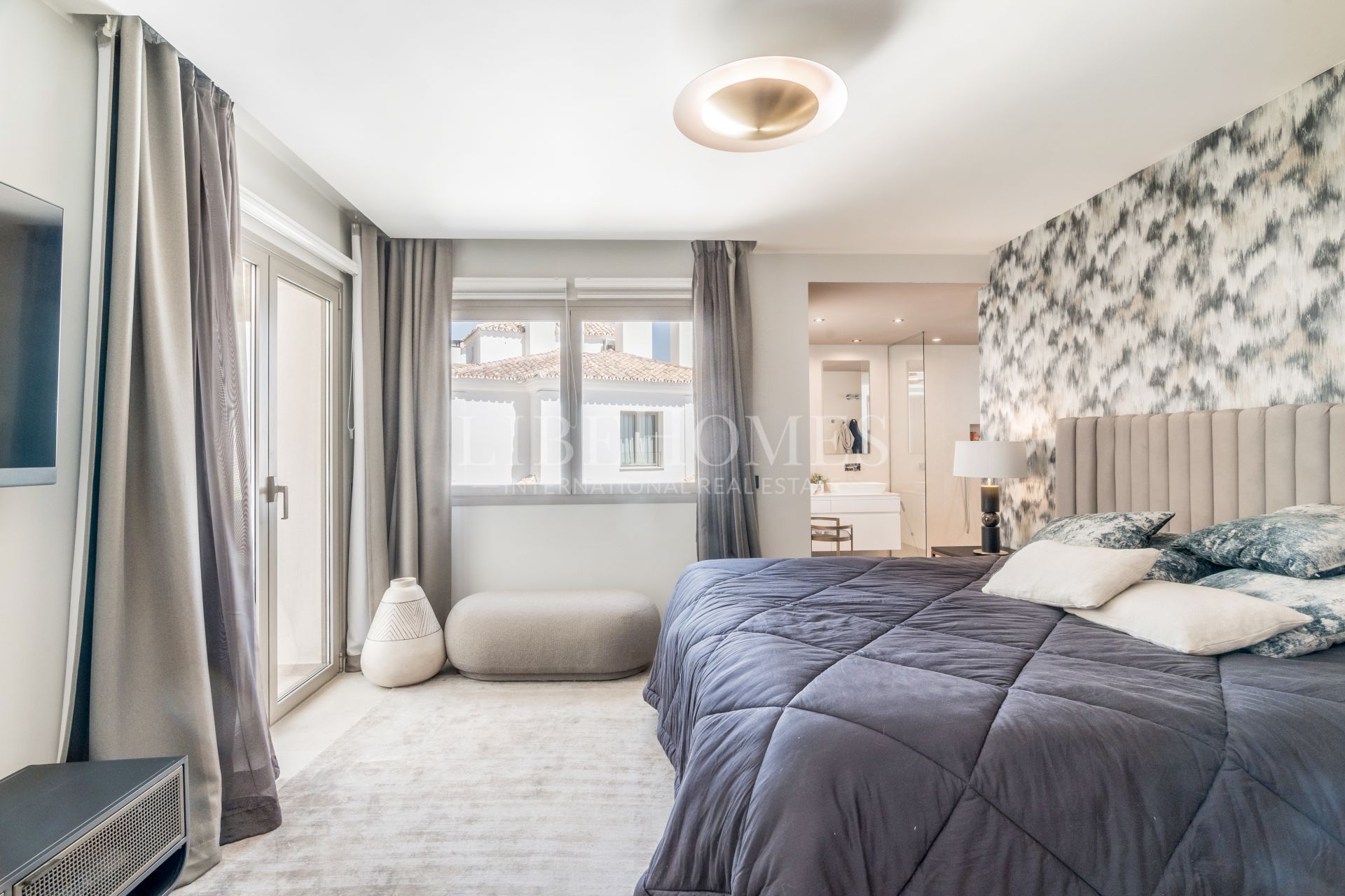 Stunning modern apartment for sale in Nueva Andalucía, Marbella