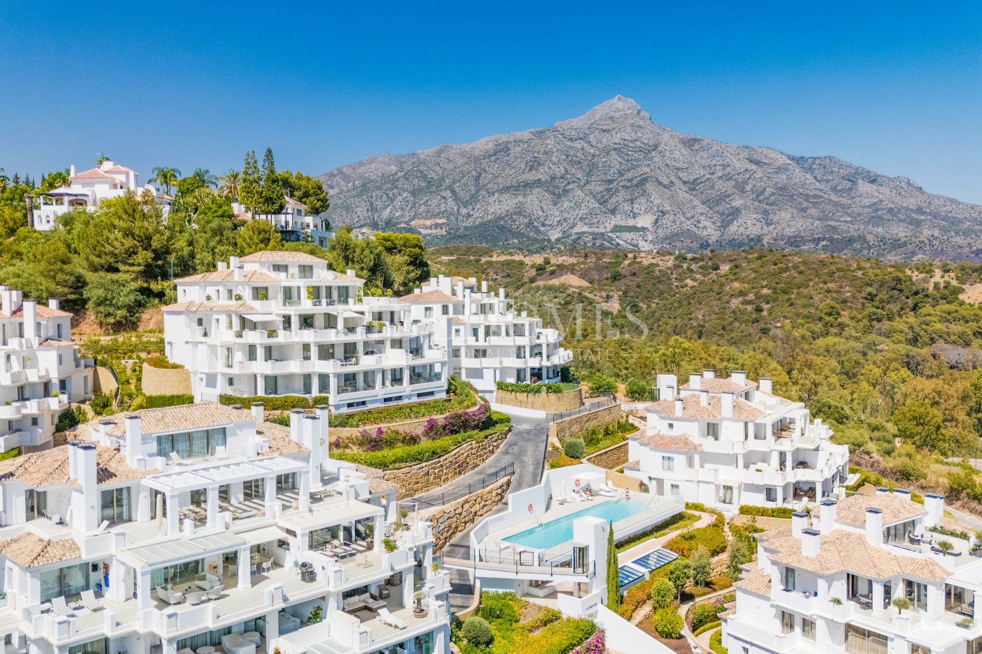 Stunning modern apartment for sale in Nueva Andalucía, Marbella