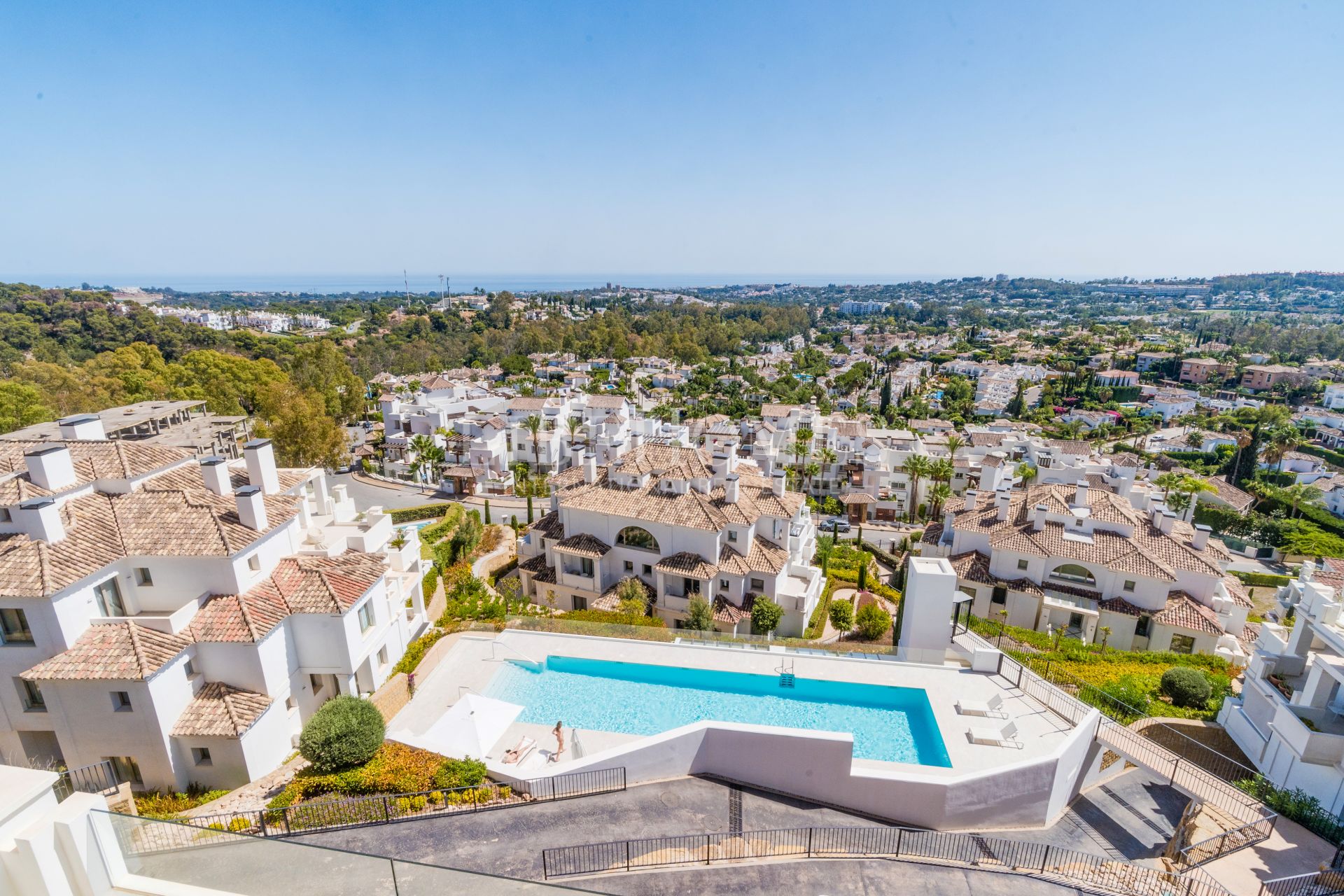 Stunning modern apartment for sale in Nueva Andalucía, Marbella