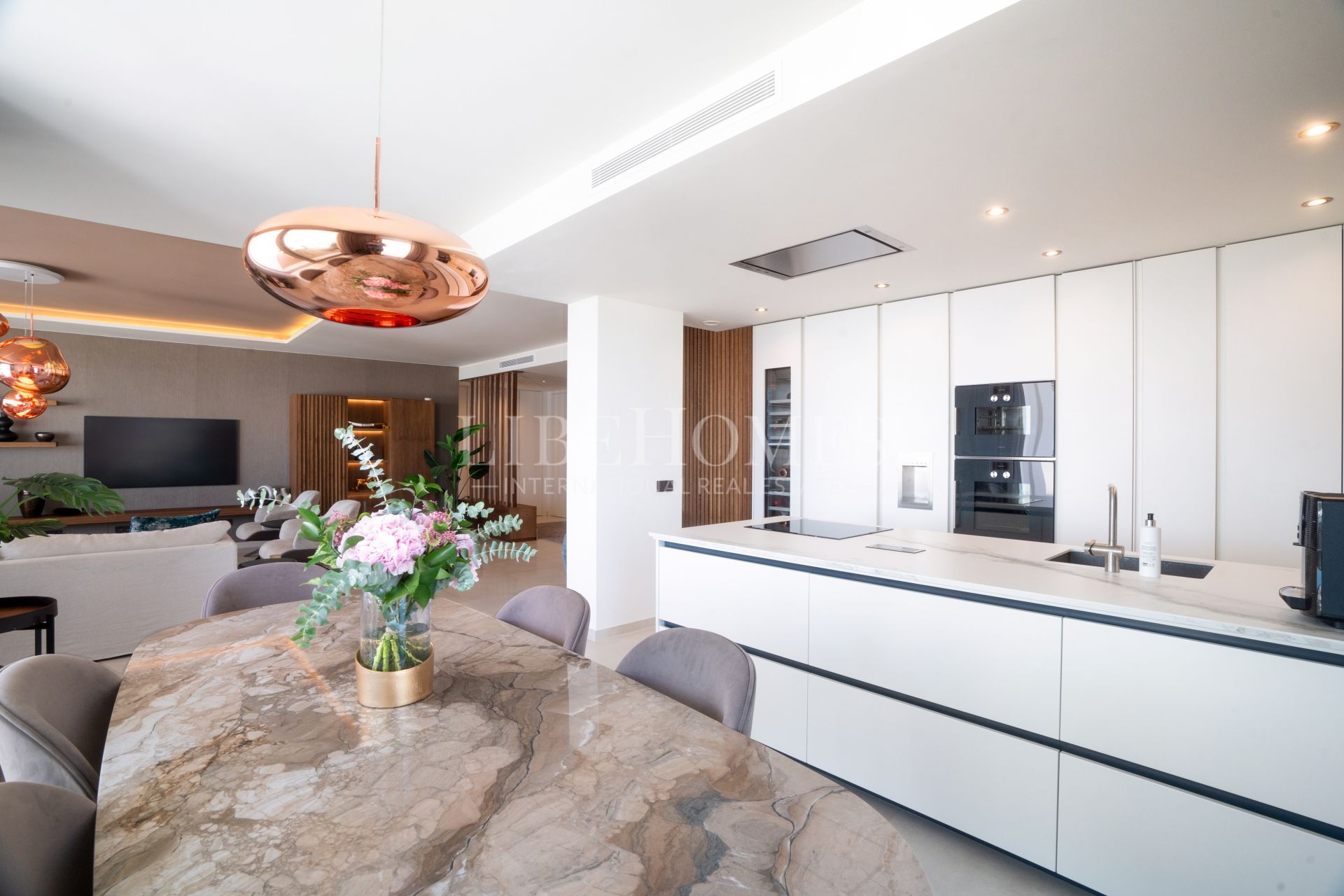 Stunning modern apartment for sale in Nueva Andalucía, Marbella