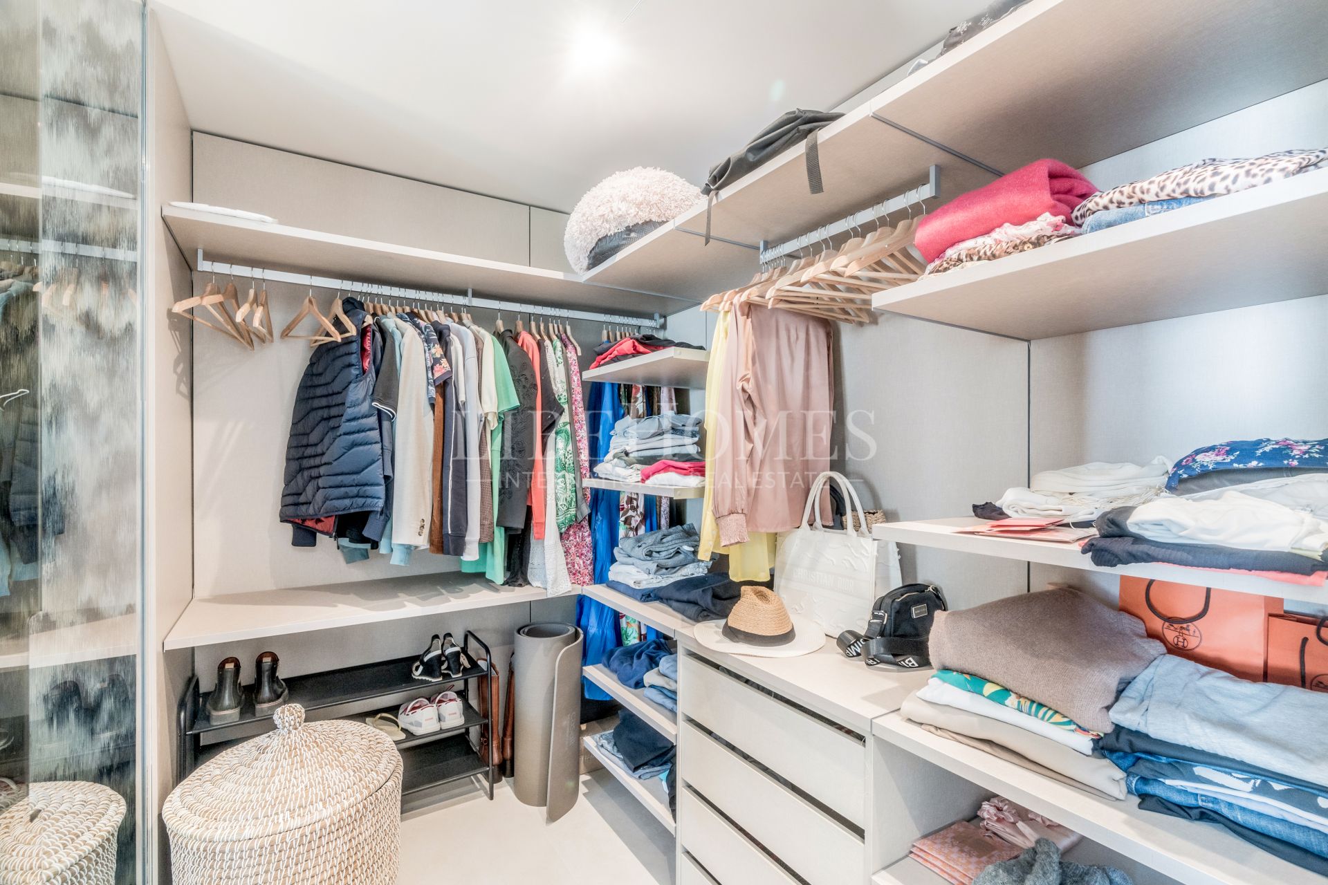 Stunning modern apartment for sale in Nueva Andalucía, Marbella