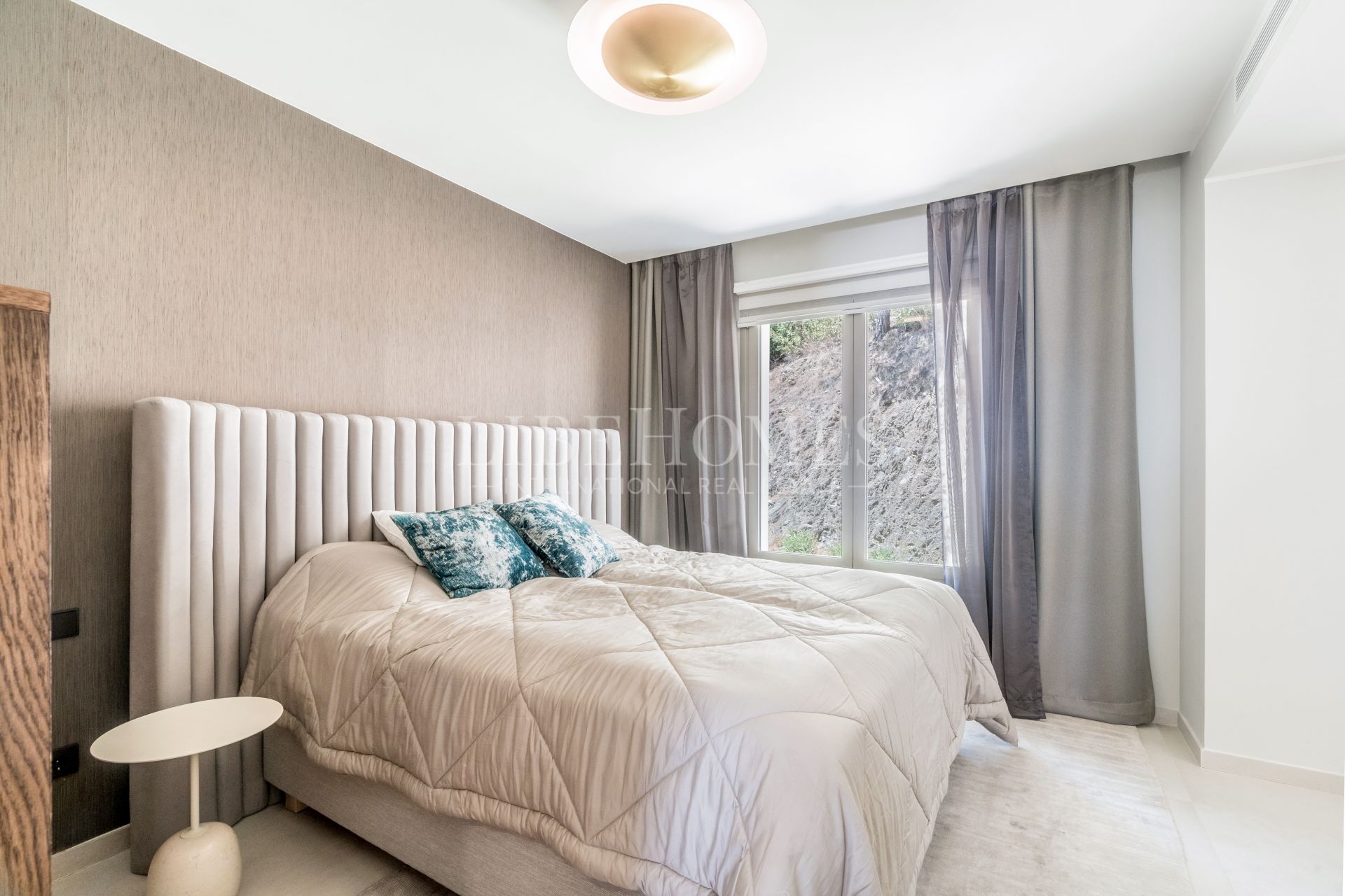 Stunning modern apartment for sale in Nueva Andalucía, Marbella