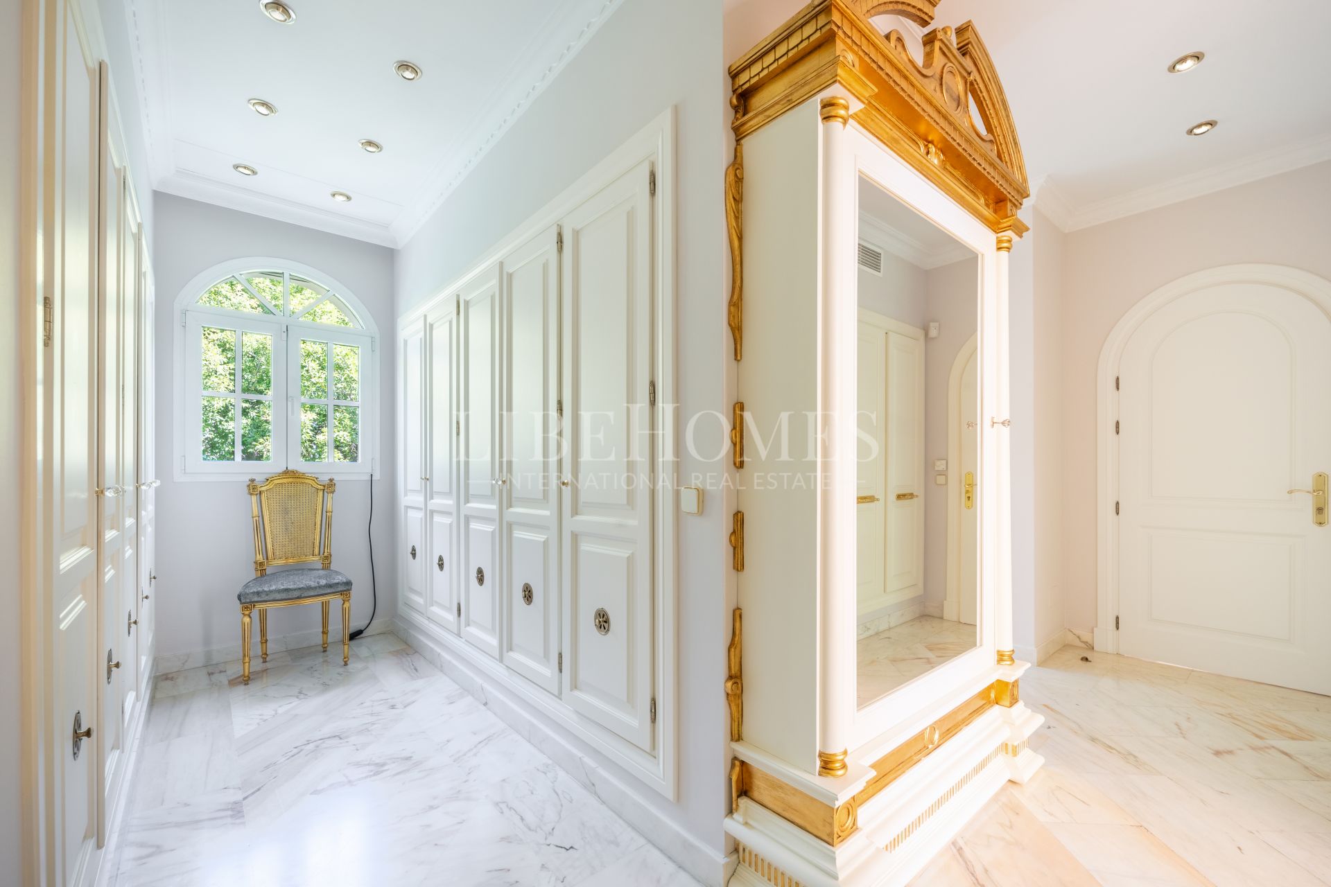 Luxury residence with 3 villas and sea views on Marbella Golden Mile