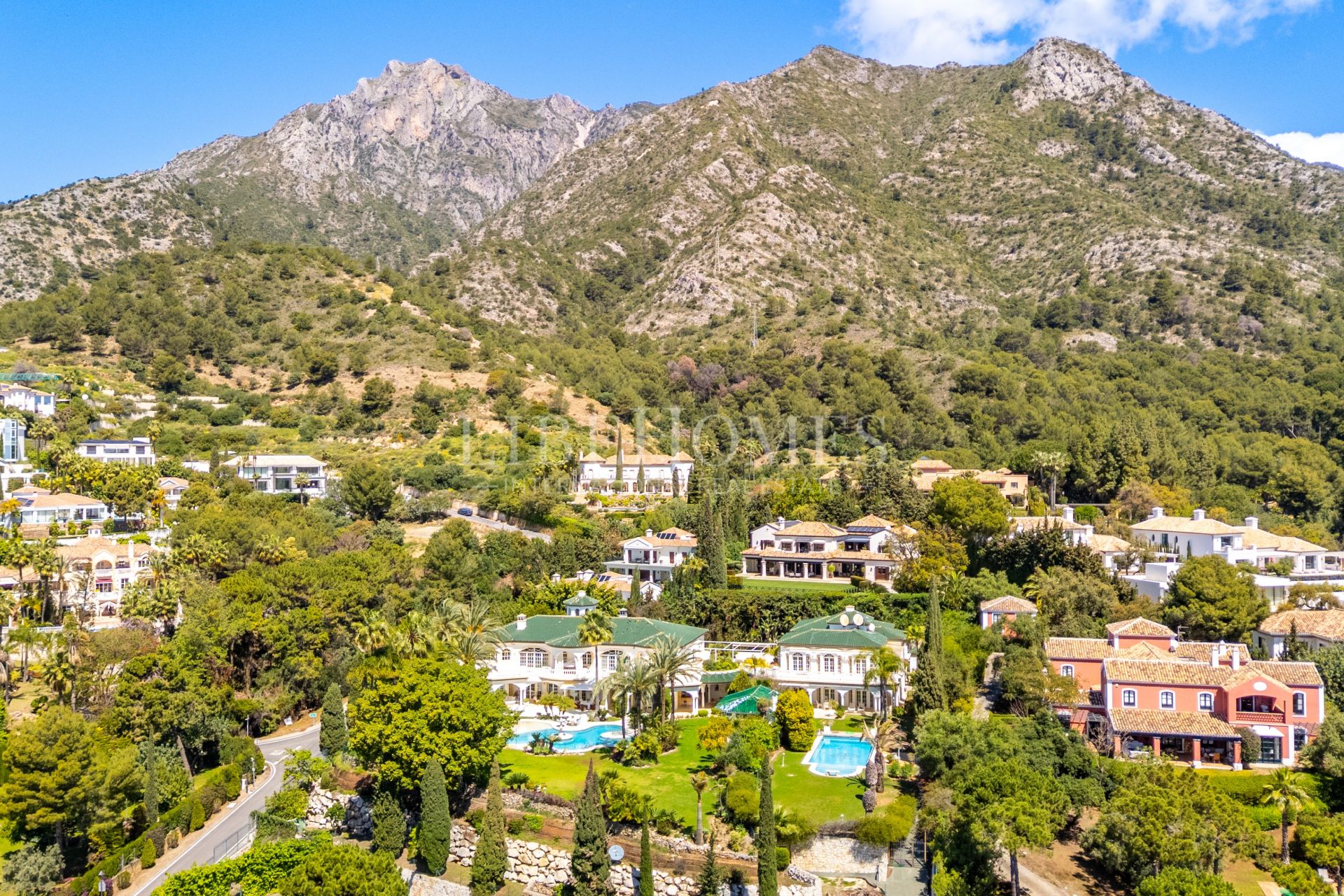 Luxury residence with 3 villas and sea views on Marbella Golden Mile