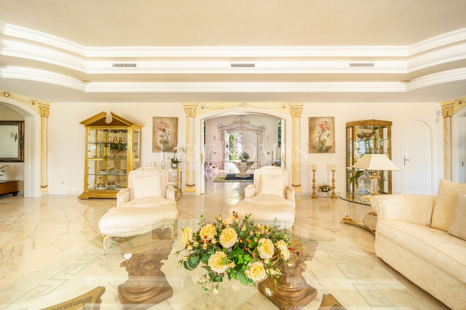 Luxury residence with 3 villas and sea views on Marbella Golden Mile
