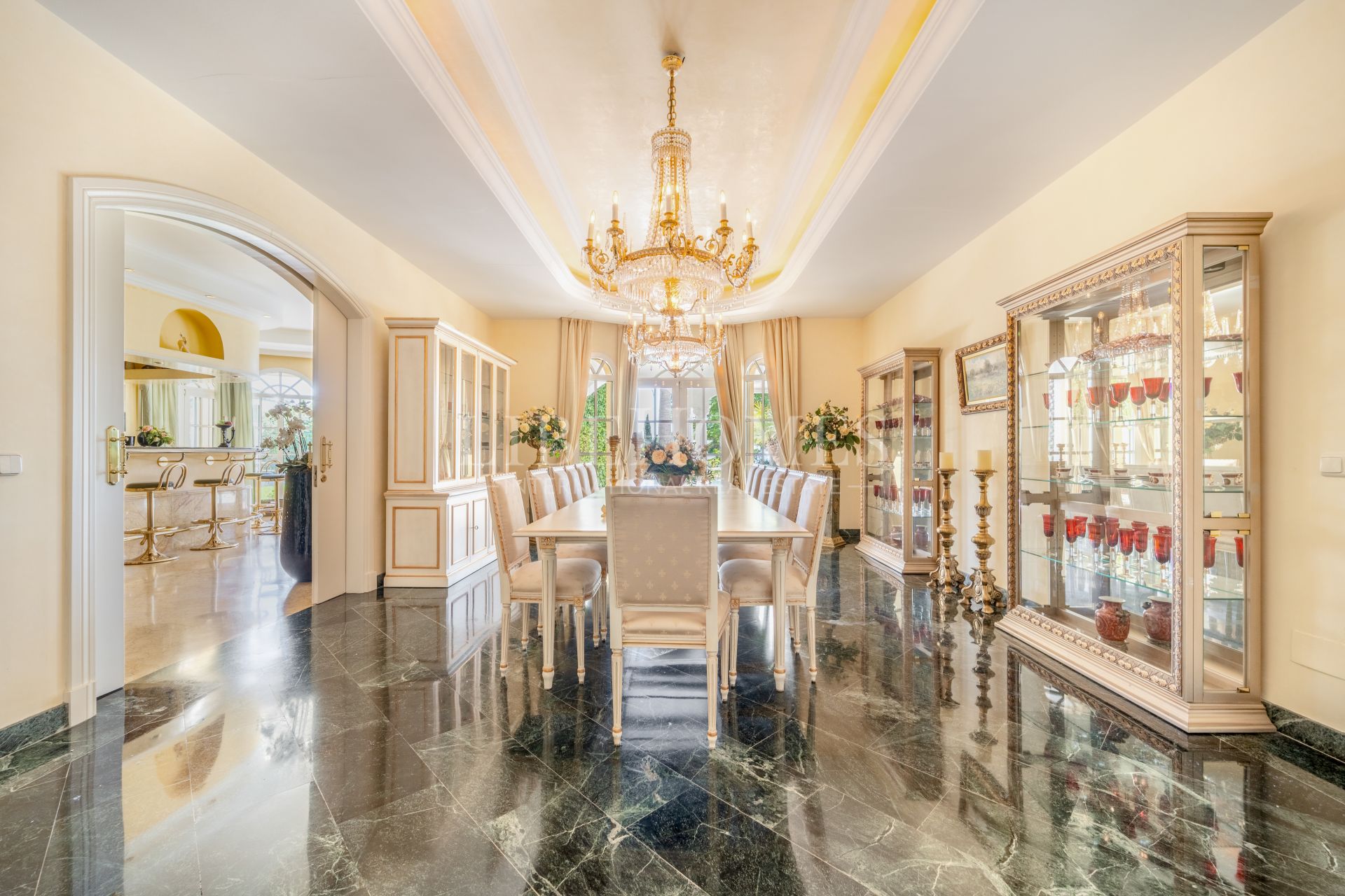 Luxury residence with 3 villas and sea views on Marbella Golden Mile