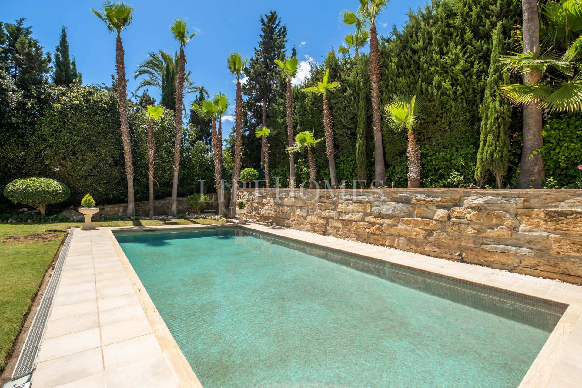Traditional Andalusian-style villa in Nueva Andalucía, Marbella