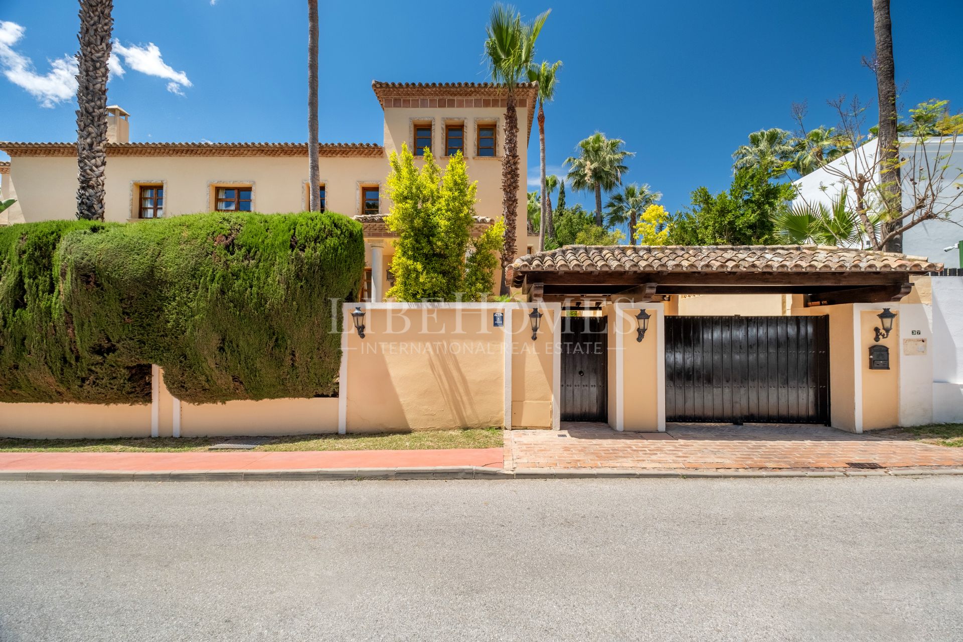 Traditional Andalusian-style villa in Nueva Andalucía, Marbella