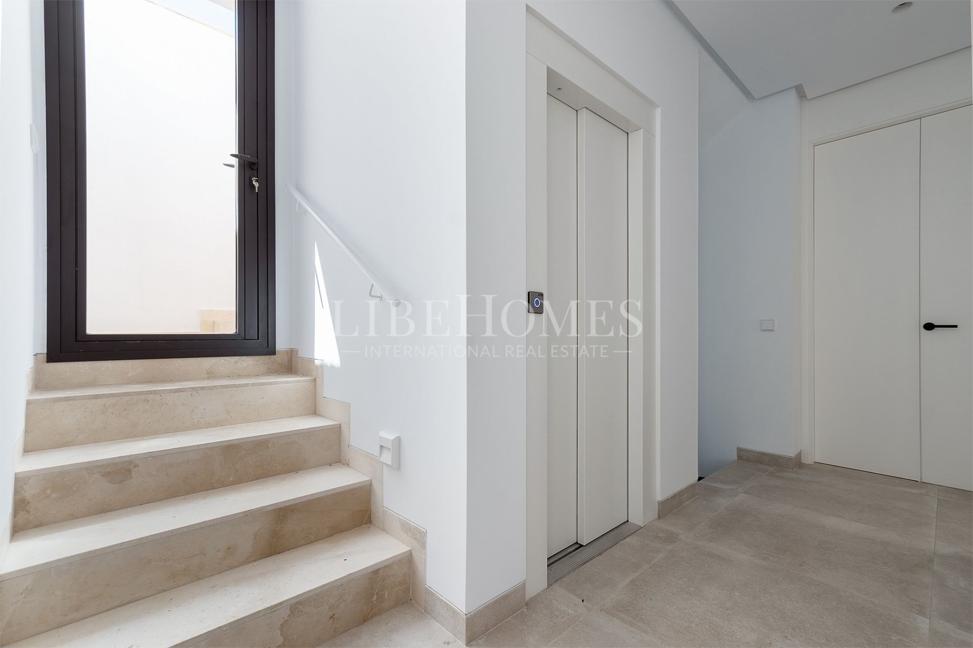 Villa moderne dans un complexe fermé et sécurisé, Marbella Golden Mile