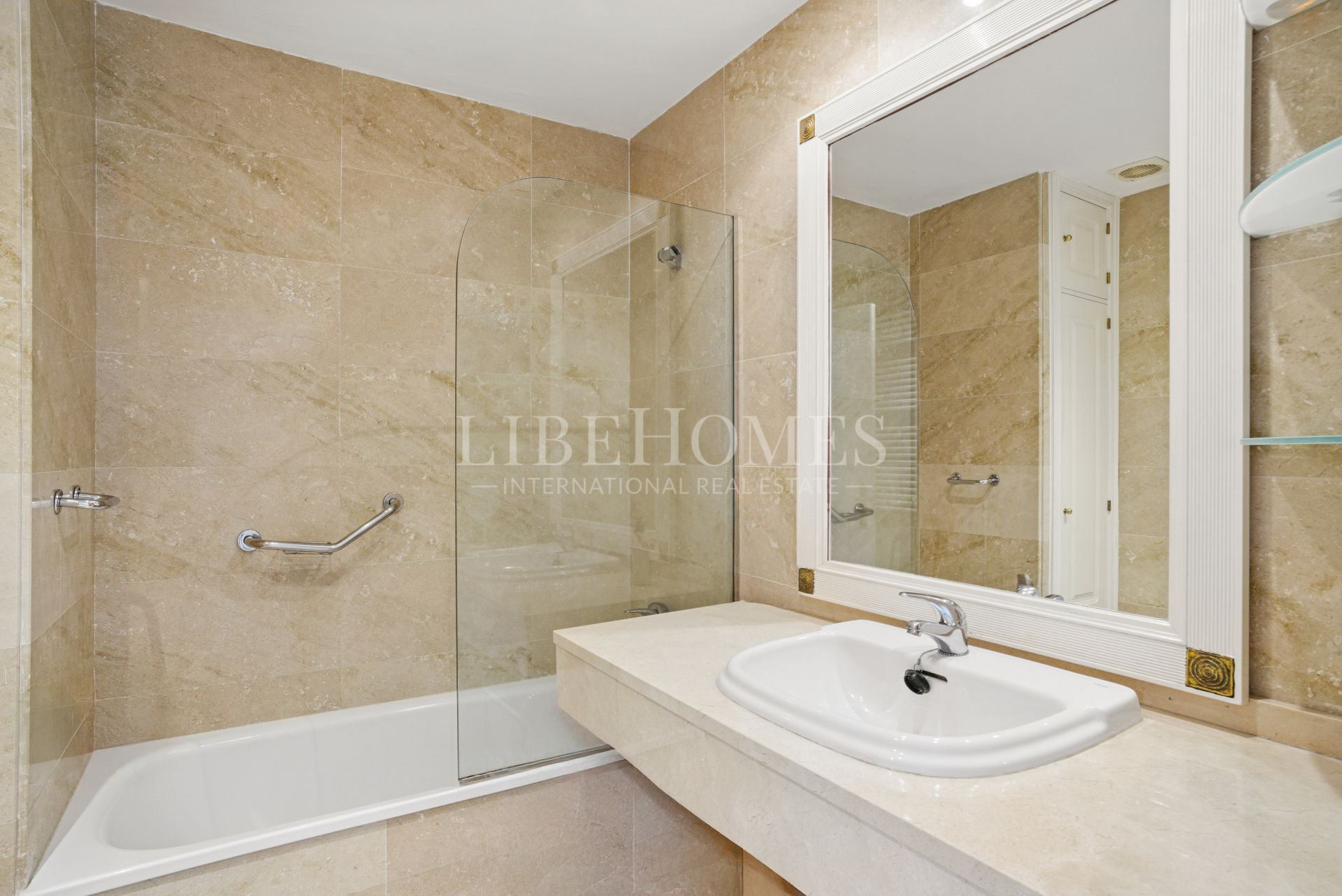 Ático dúplex con impresionantes vistas al mar, Marbella Milla de Oro