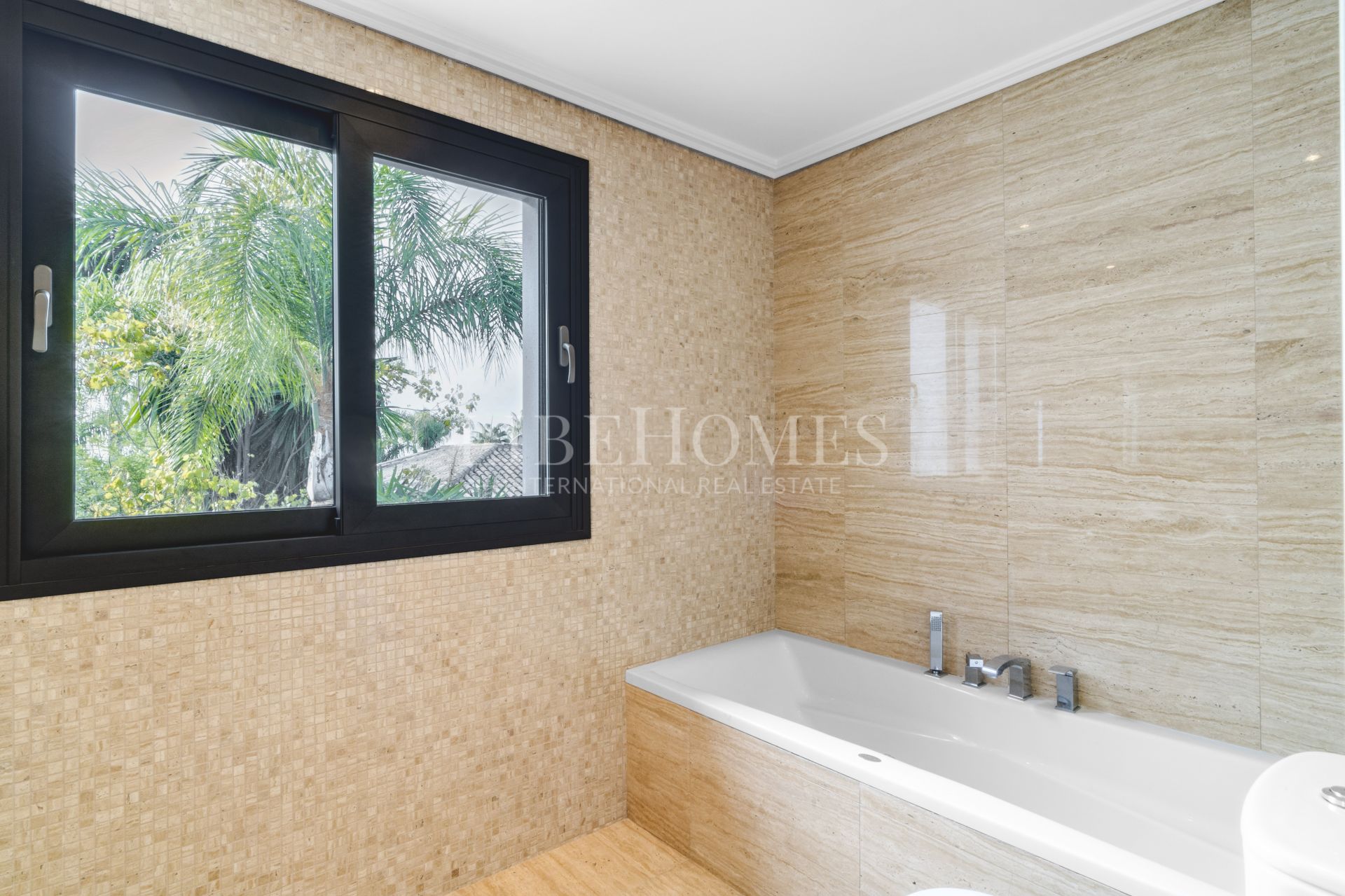 Villa de luxe à Lomas de Magna Marbella, sur Marbella Golden Mile