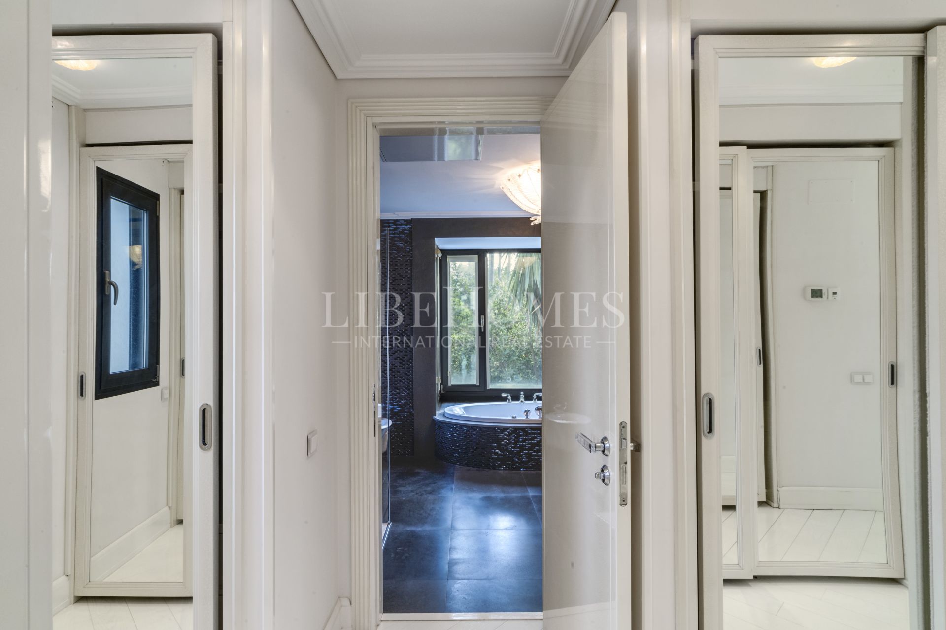 Villa de luxe à Lomas de Magna Marbella, sur Marbella Golden Mile