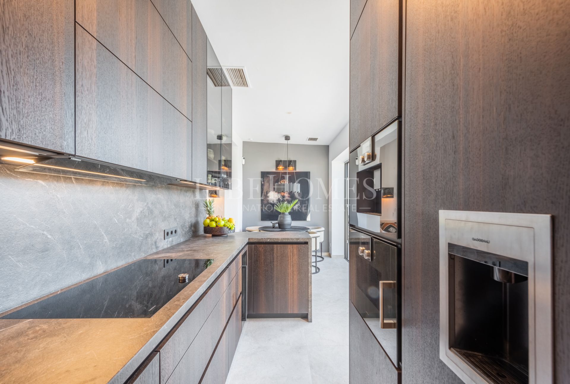 Таунхаус на продажу в El Oasis Club, Золотая Миля