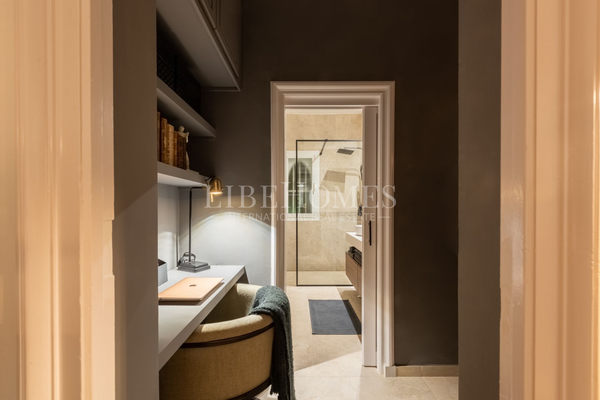 Таунхаус на продажу в El Oasis Club, Золотая Миля