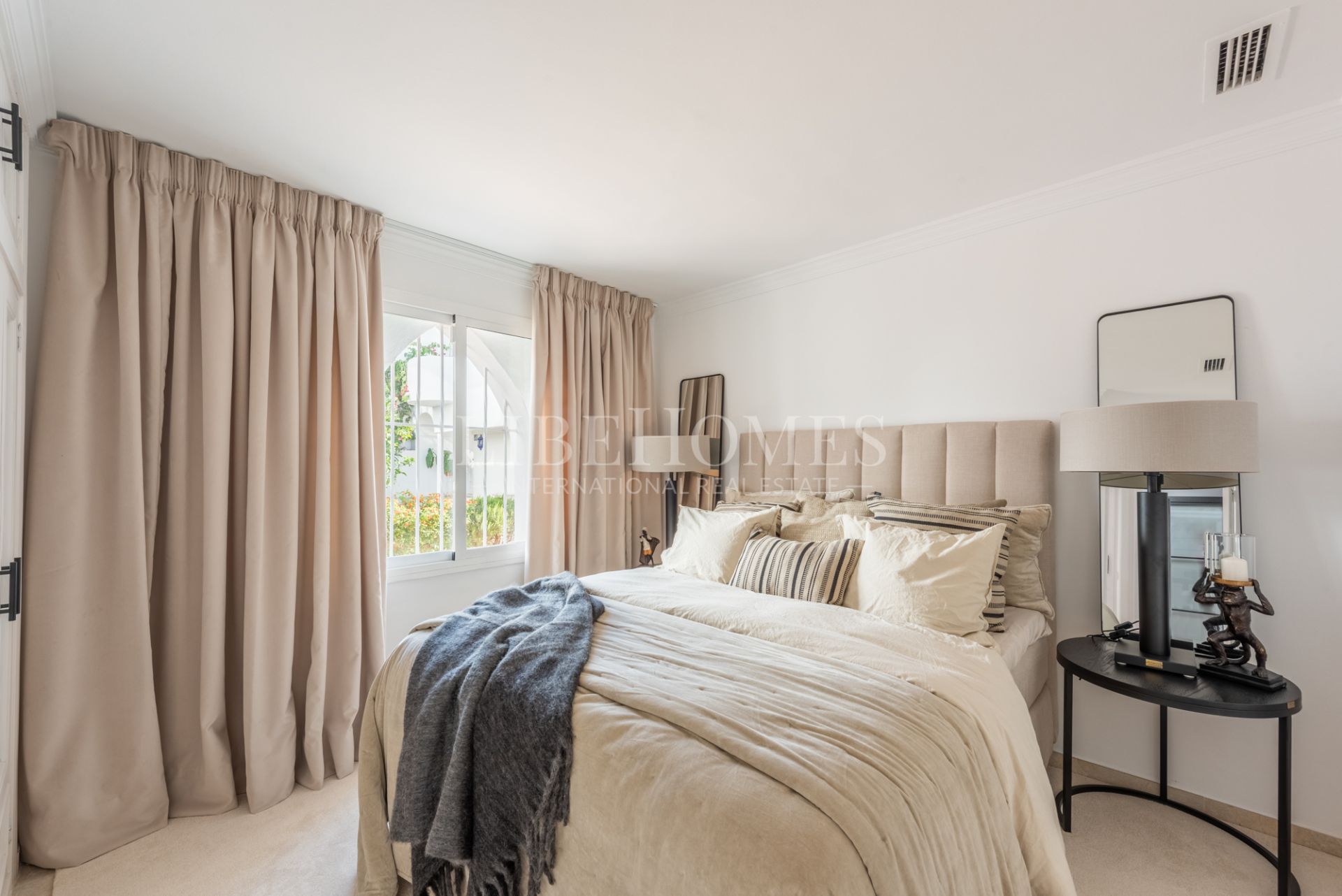 Таунхаус на продажу в El Oasis Club, Золотая Миля