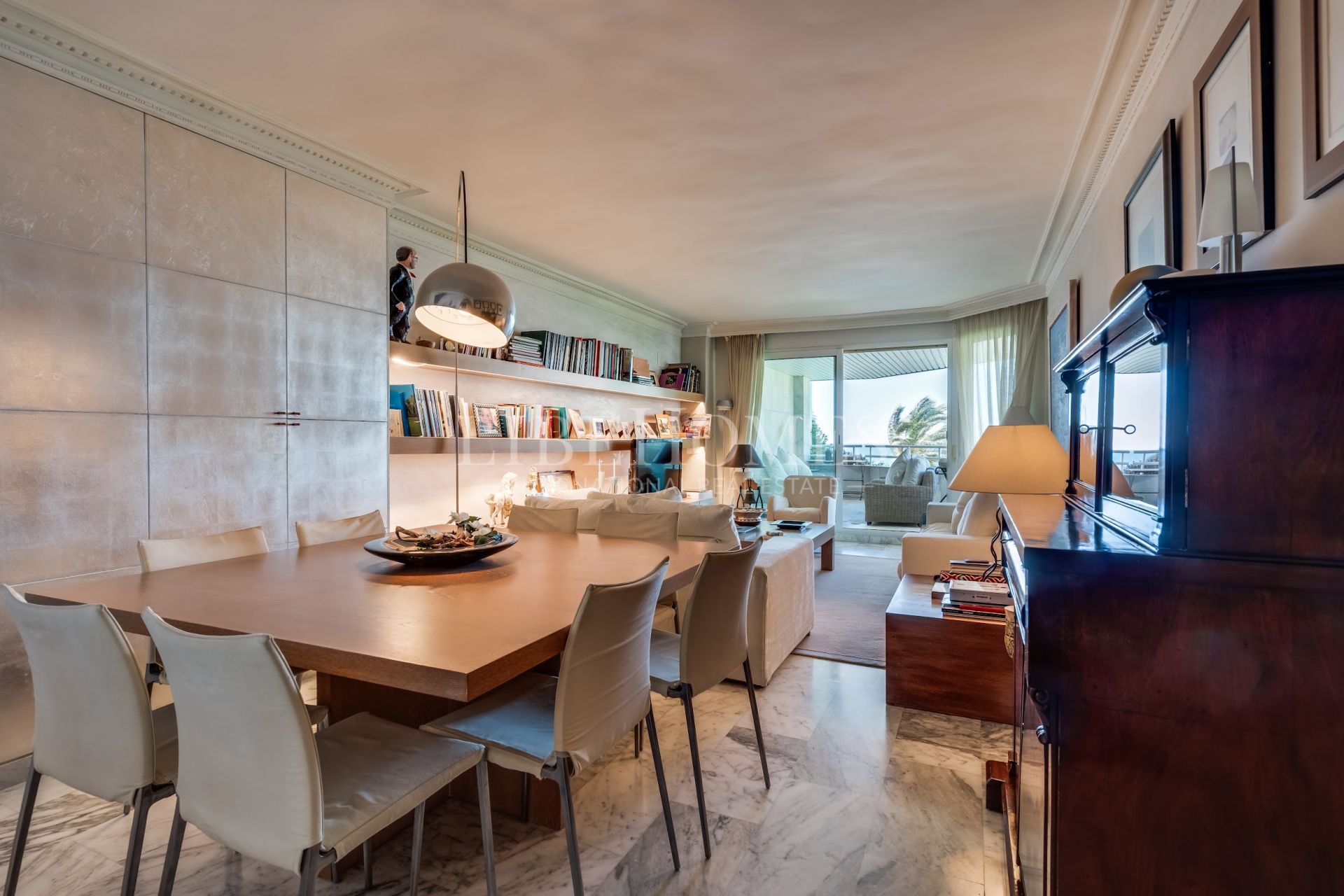 Stunning beachfront apartment in Marbella Golden Mile