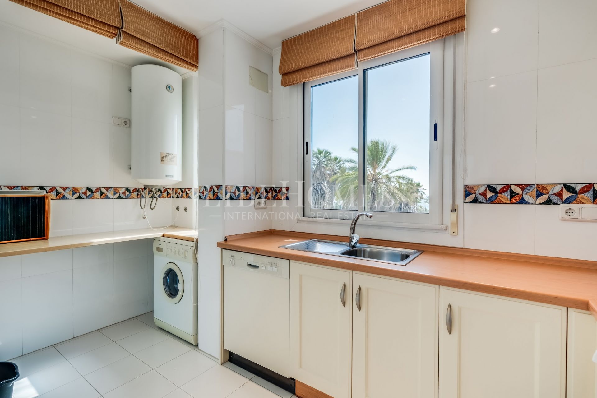 Stunning beachfront apartment in Marbella Golden Mile