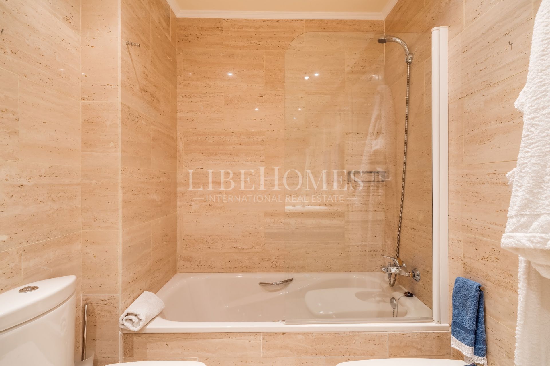 Stunning beachfront apartment in Marbella Golden Mile