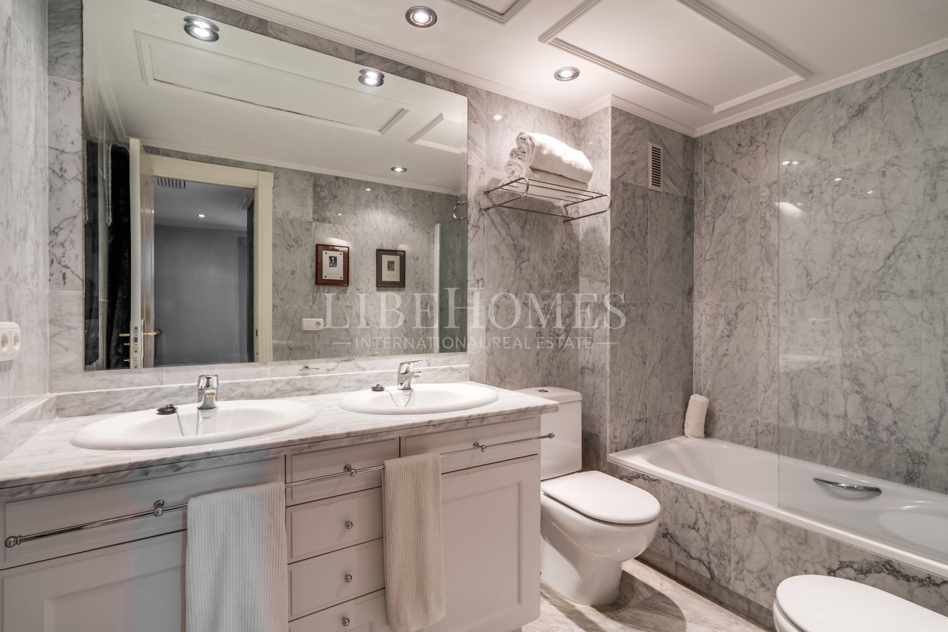 Stunning beachfront apartment in Marbella Golden Mile