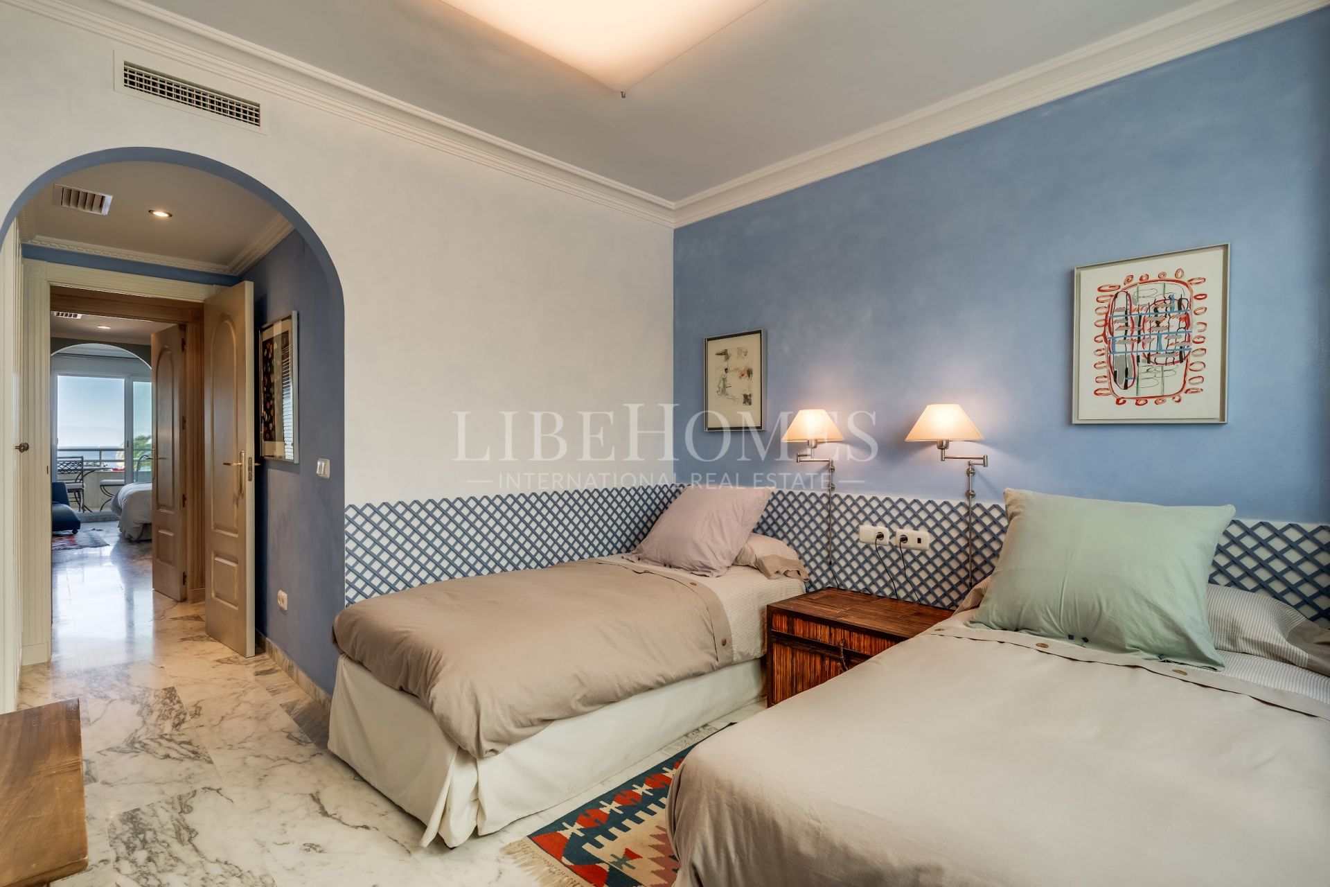 Stunning beachfront apartment in Marbella Golden Mile