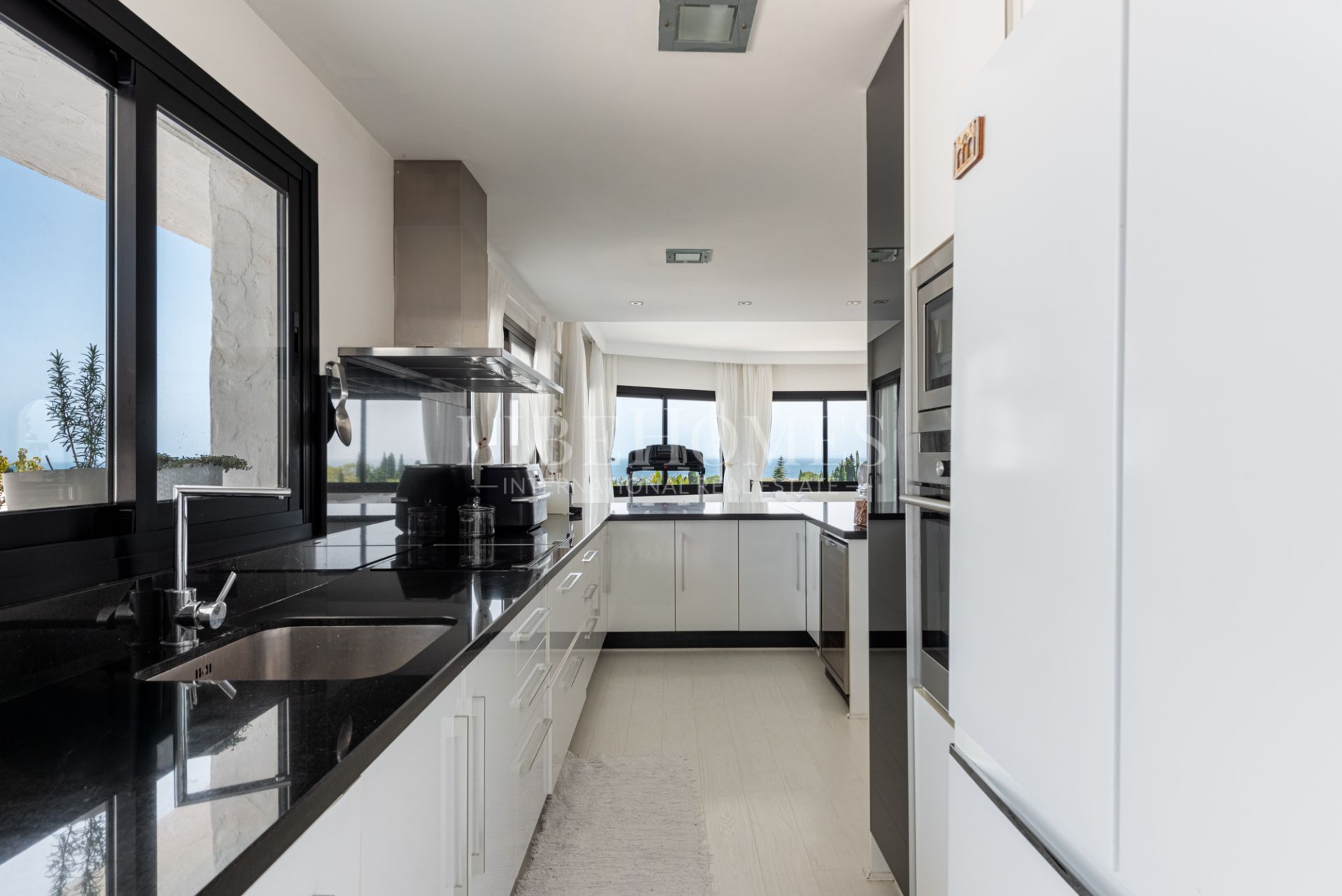 Penthouse, spectacular sea views in Coto Real, Marbella Golden Mile