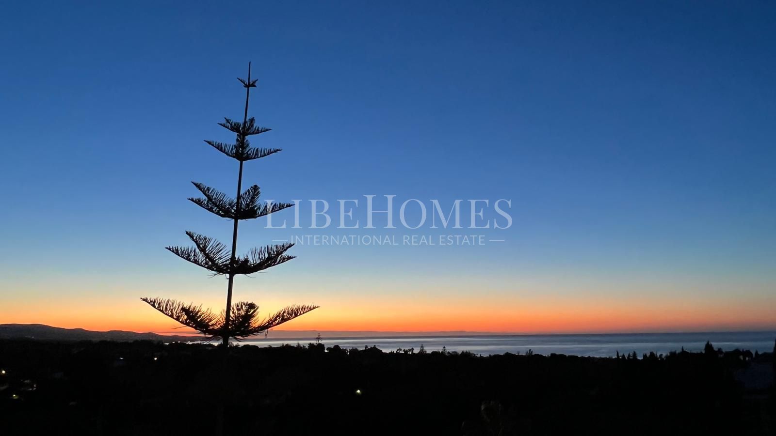 Penthouse, spectacular sea views in Coto Real, Marbella Golden Mile